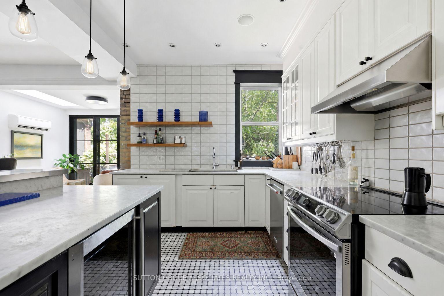 Photo 11 of 33 Albany Avenue, Toronto, The Annex — HOMEH