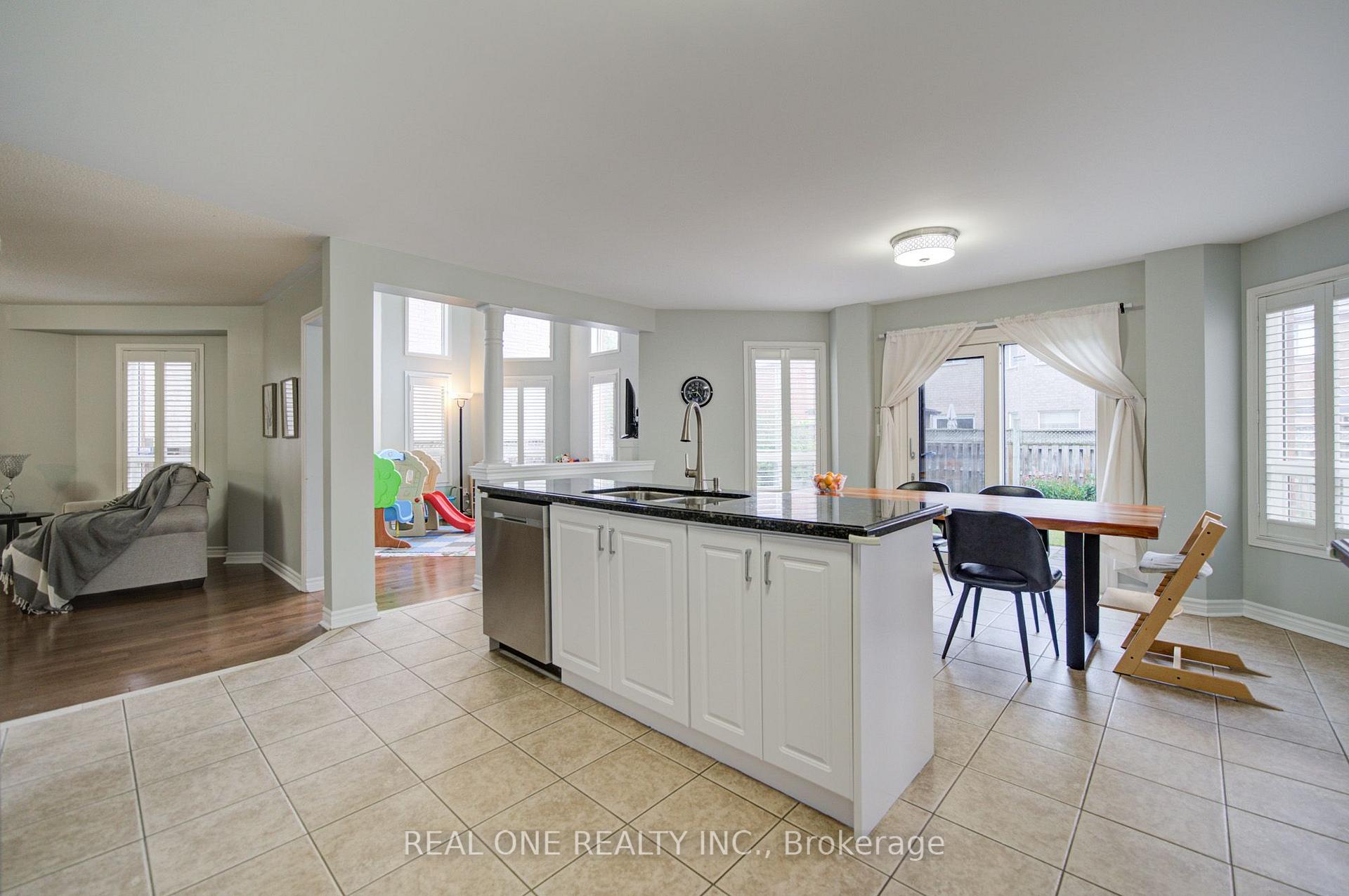 Photo 12 of 191 Drummond Drive, Vaughan, Maple — HOMEH