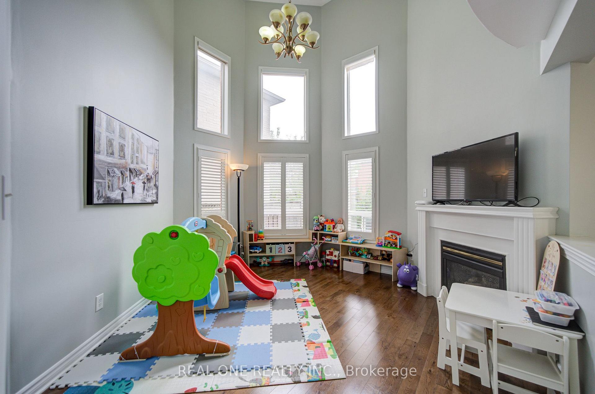 Photo 15 of 191 Drummond Drive, Vaughan, Maple — HOMEH