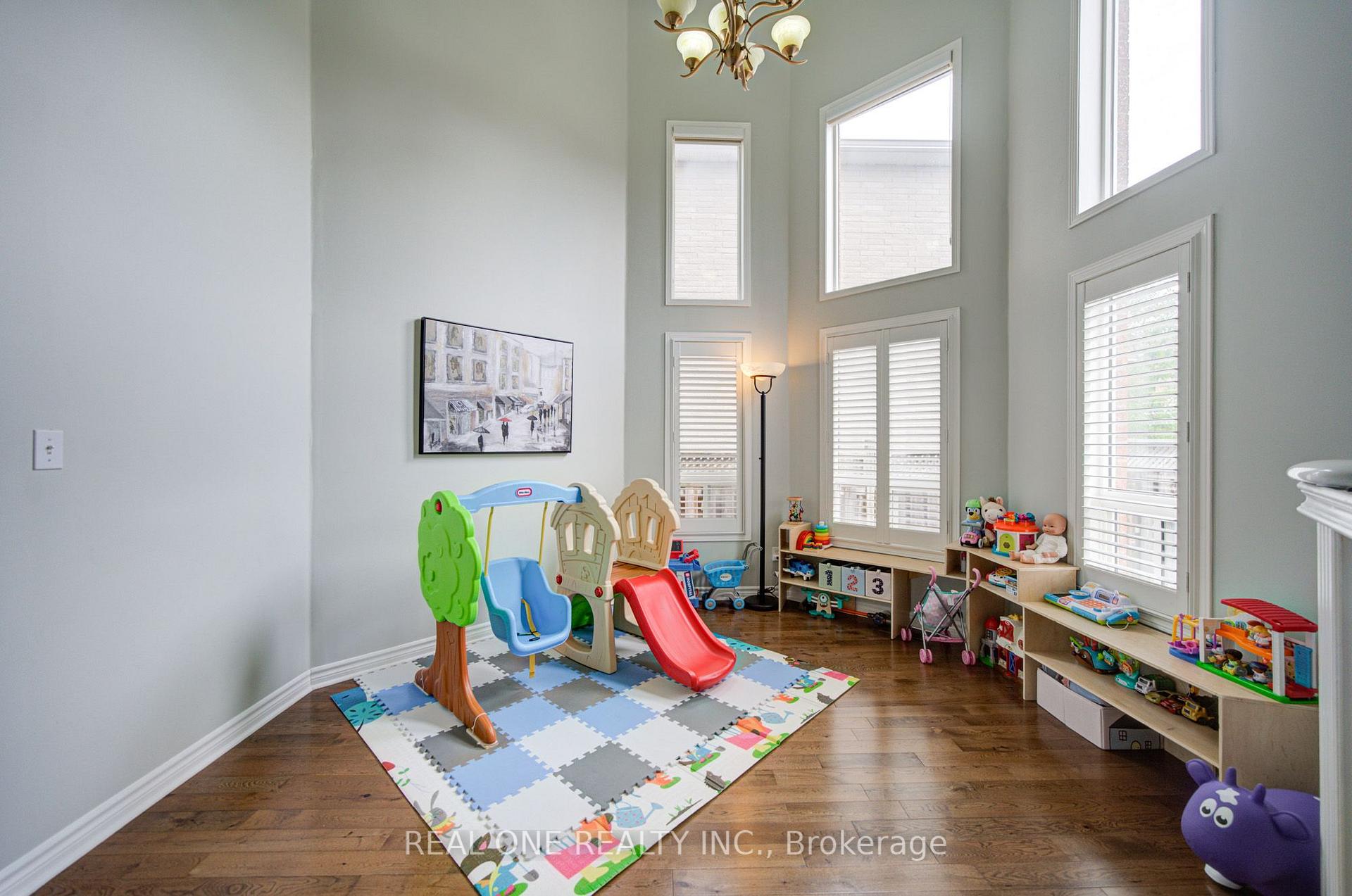 Photo 16 of 191 Drummond Drive, Vaughan, Maple — HOMEH