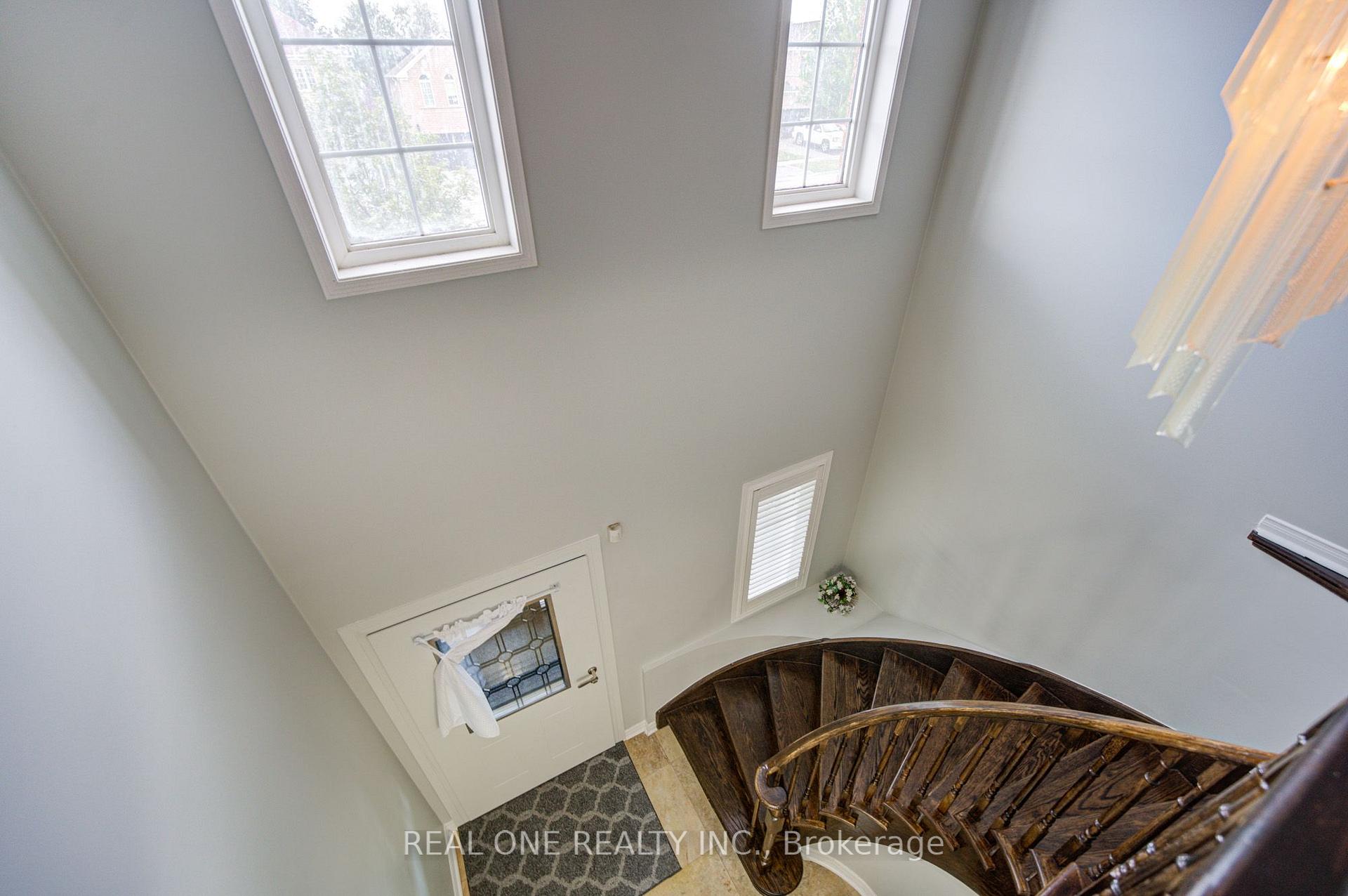 Photo 18 of 191 Drummond Drive, Vaughan, Maple — HOMEH