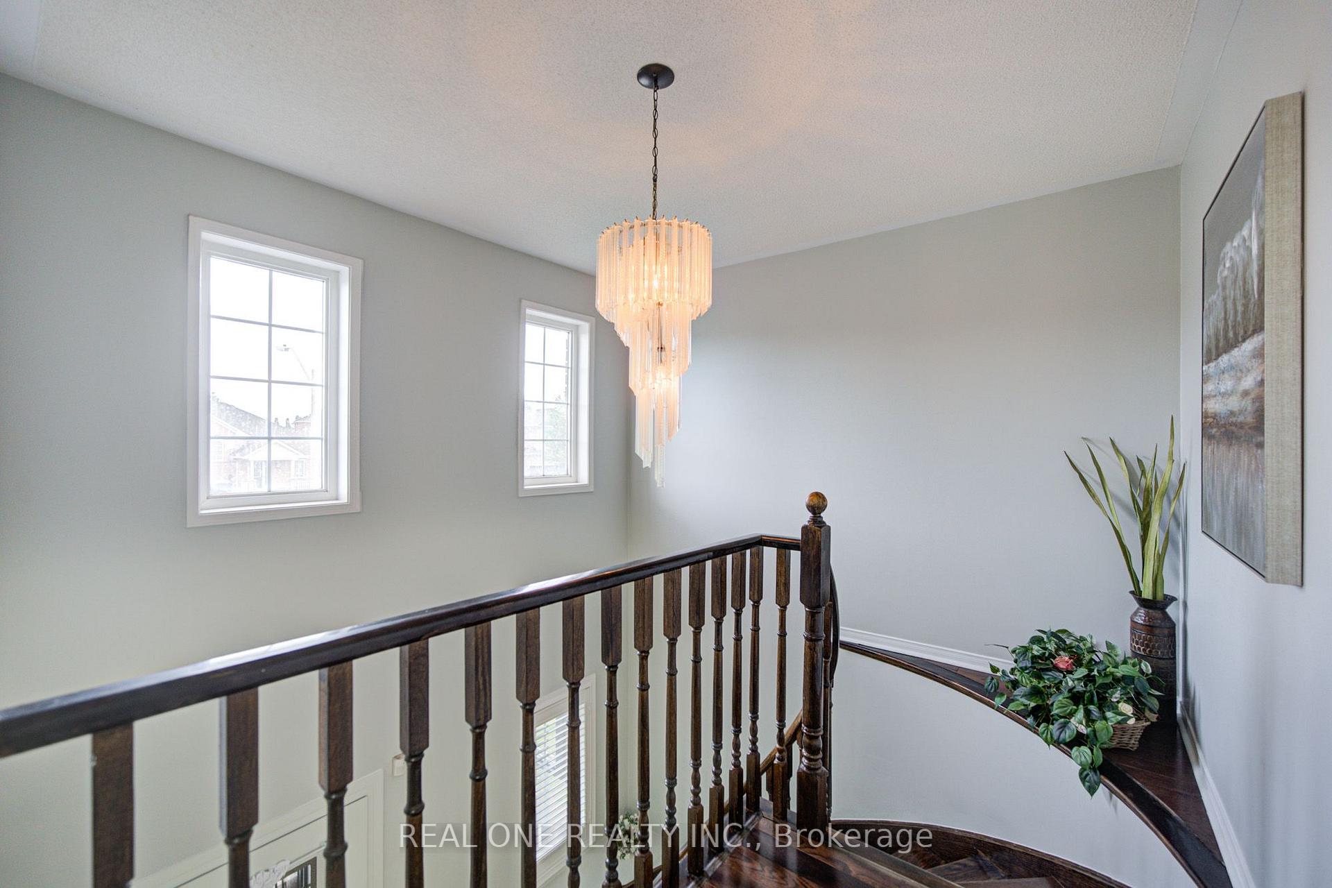 Photo 19 of 191 Drummond Drive, Vaughan, Maple — HOMEH