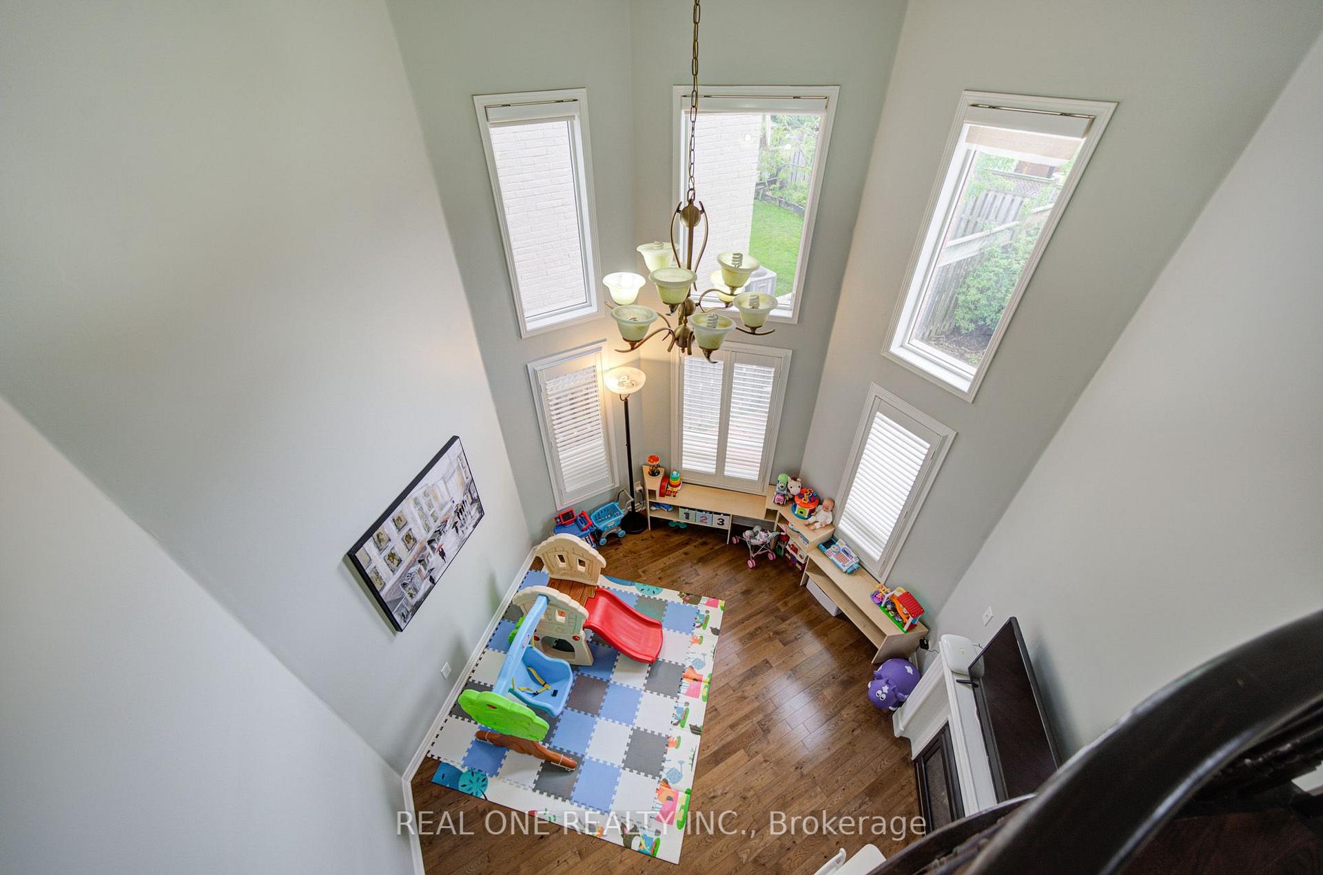 Photo 20 of 191 Drummond Drive, Vaughan, Maple — HOMEH