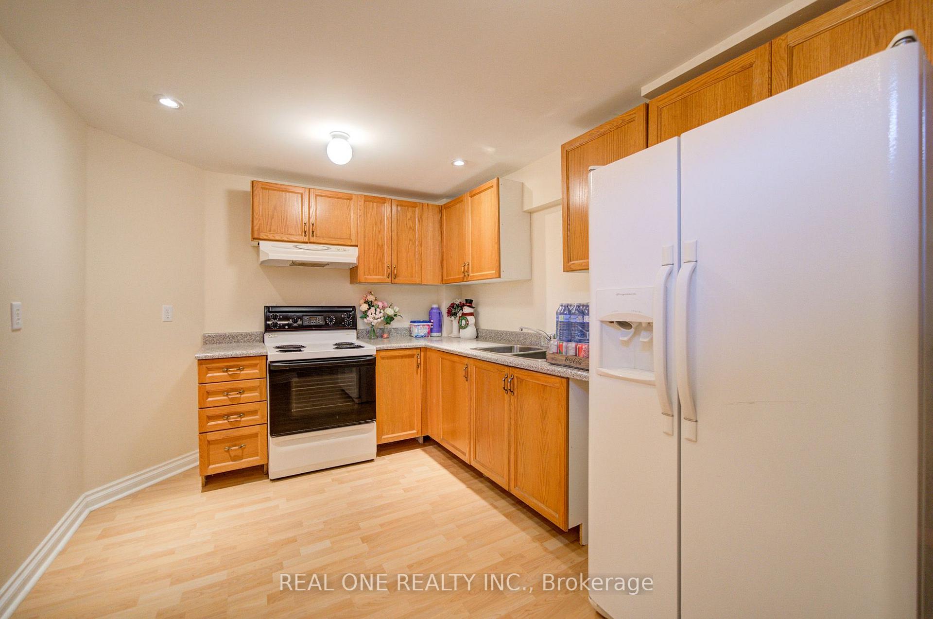 Photo 33 of 191 Drummond Drive, Vaughan, Maple — HOMEH