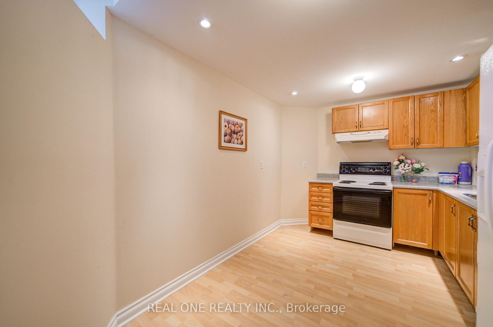 Photo 34 of 191 Drummond Drive, Vaughan, Maple — HOMEH