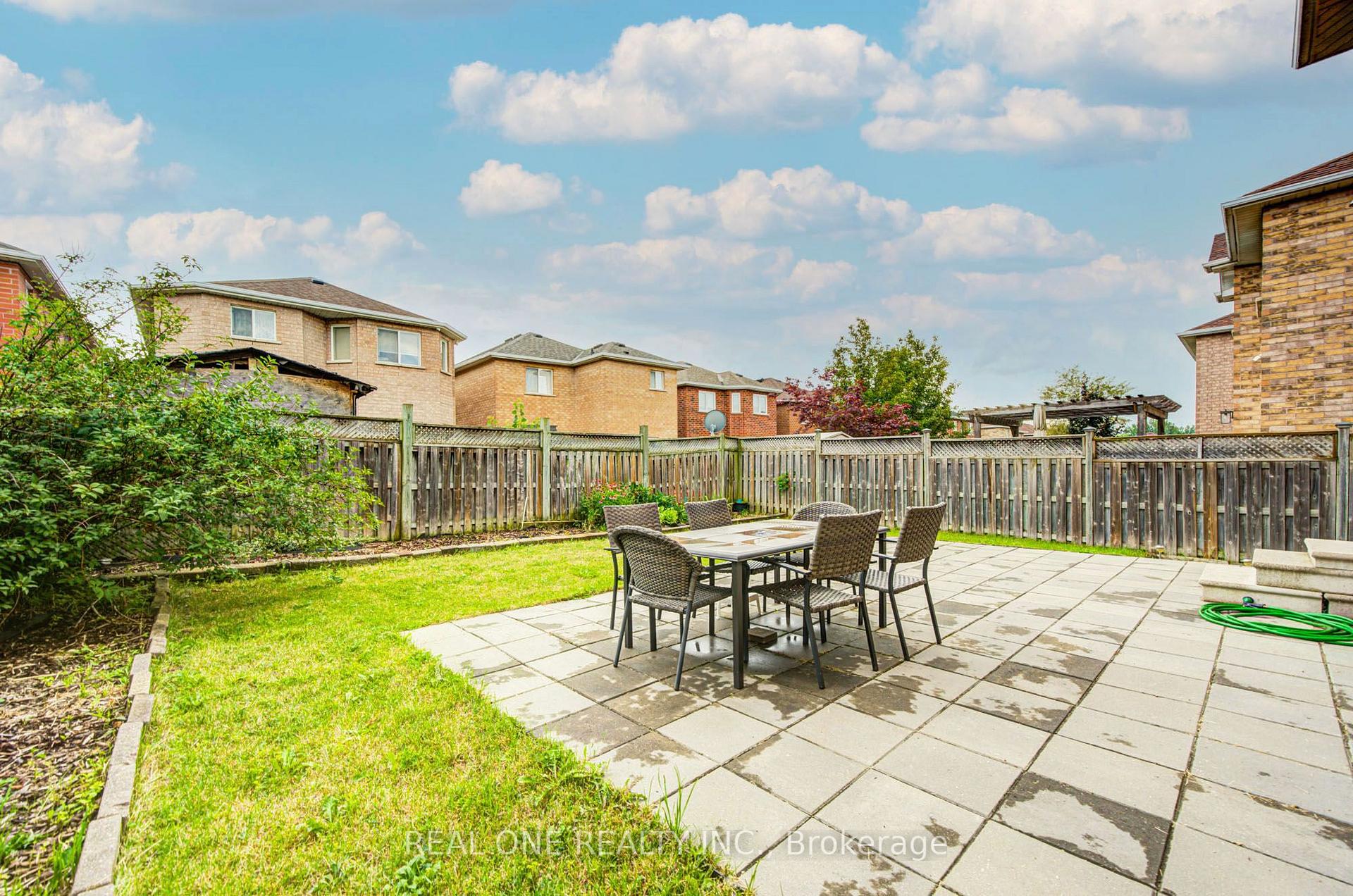 Photo 36 of 191 Drummond Drive, Vaughan, Maple — HOMEH
