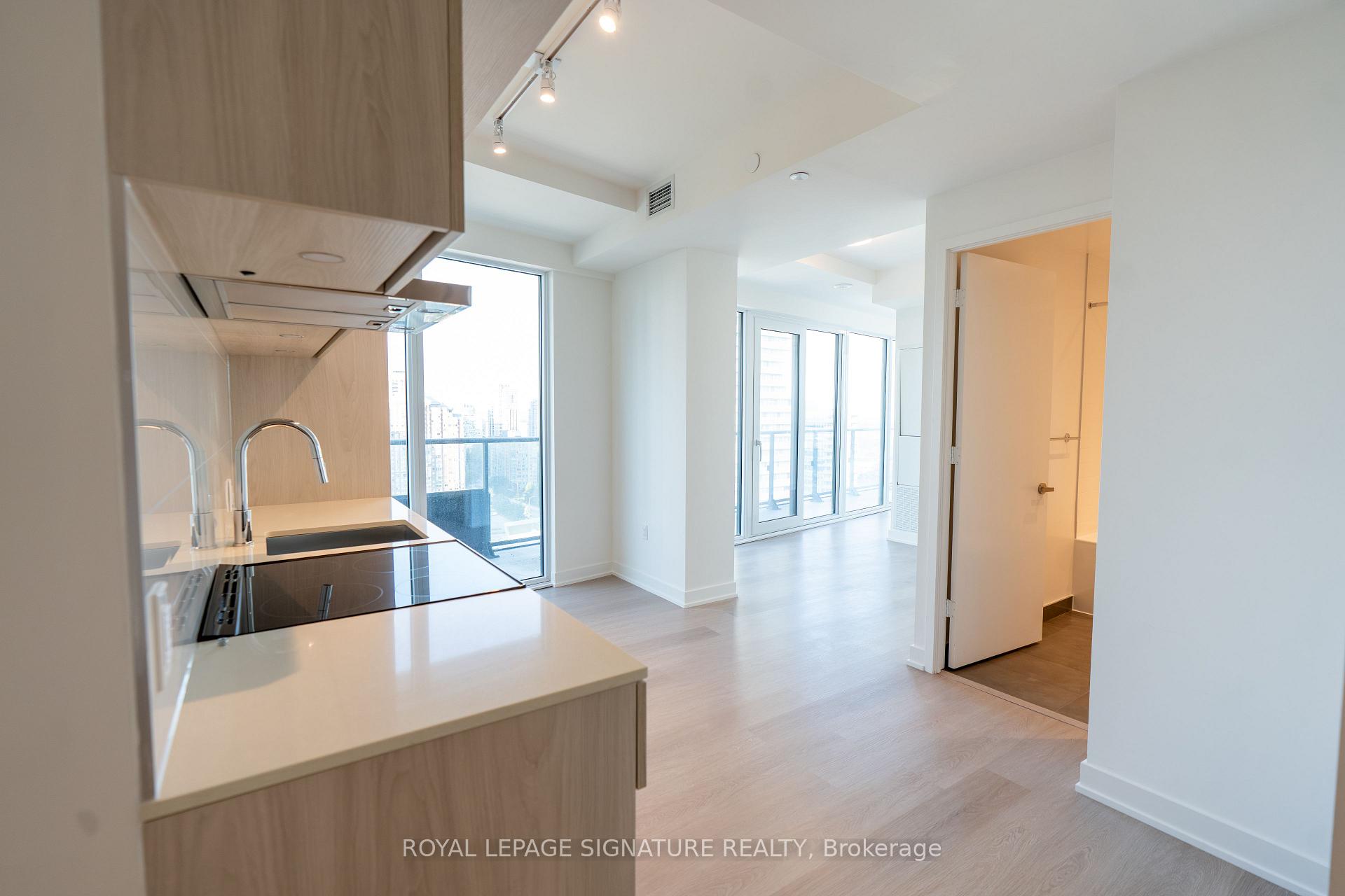 Photo 3 of Unit 1807, 448 Burnhamthorpe Road W, Mississauga, City Centre — HOMEH