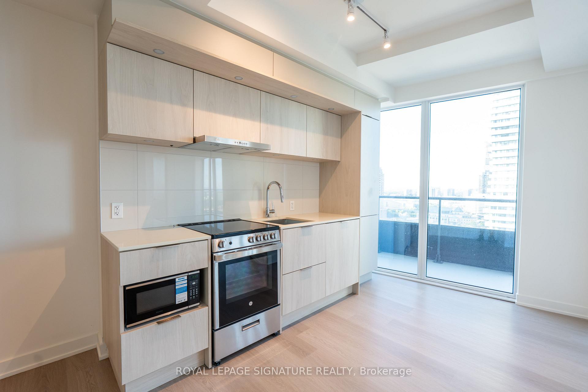 Photo 4 of Unit 1807, 448 Burnhamthorpe Road W, Mississauga, City Centre — HOMEH