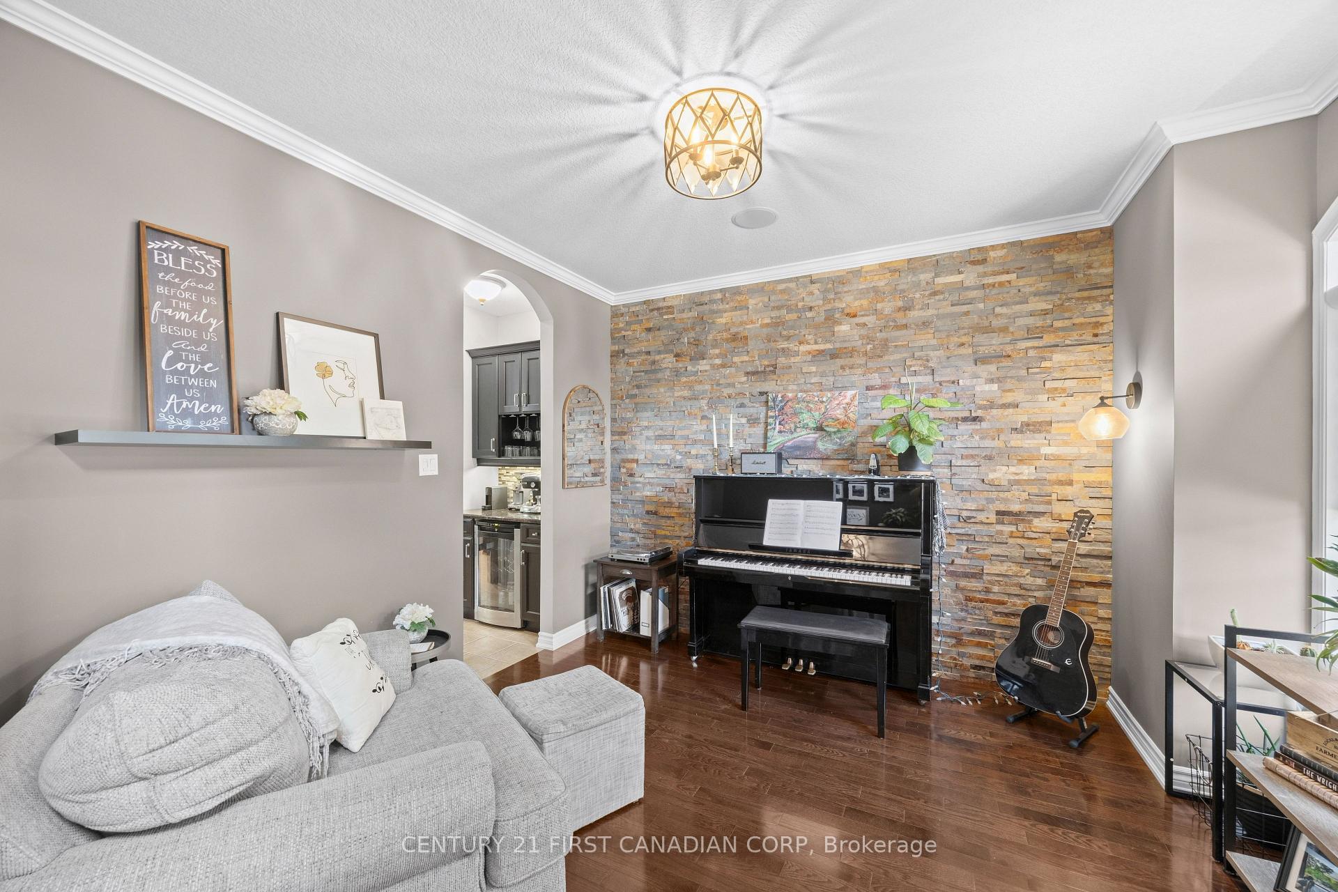 Photo 10 of 646 Redtail Trail, London, North M — HOMEH