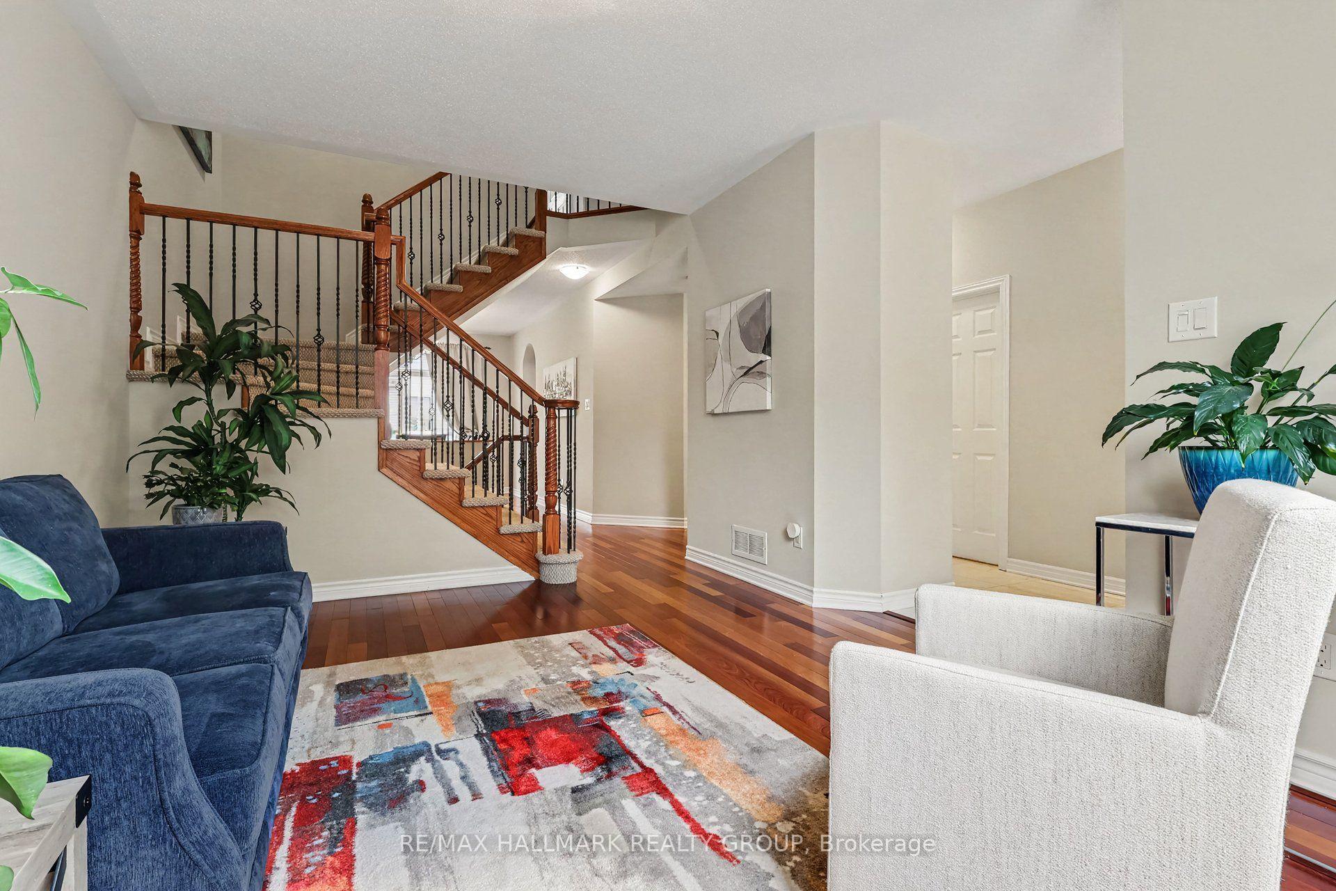 Photo 3 of 302 Grayburn Way, Ottawa, Barrhaven - Strandherd — HOMEH