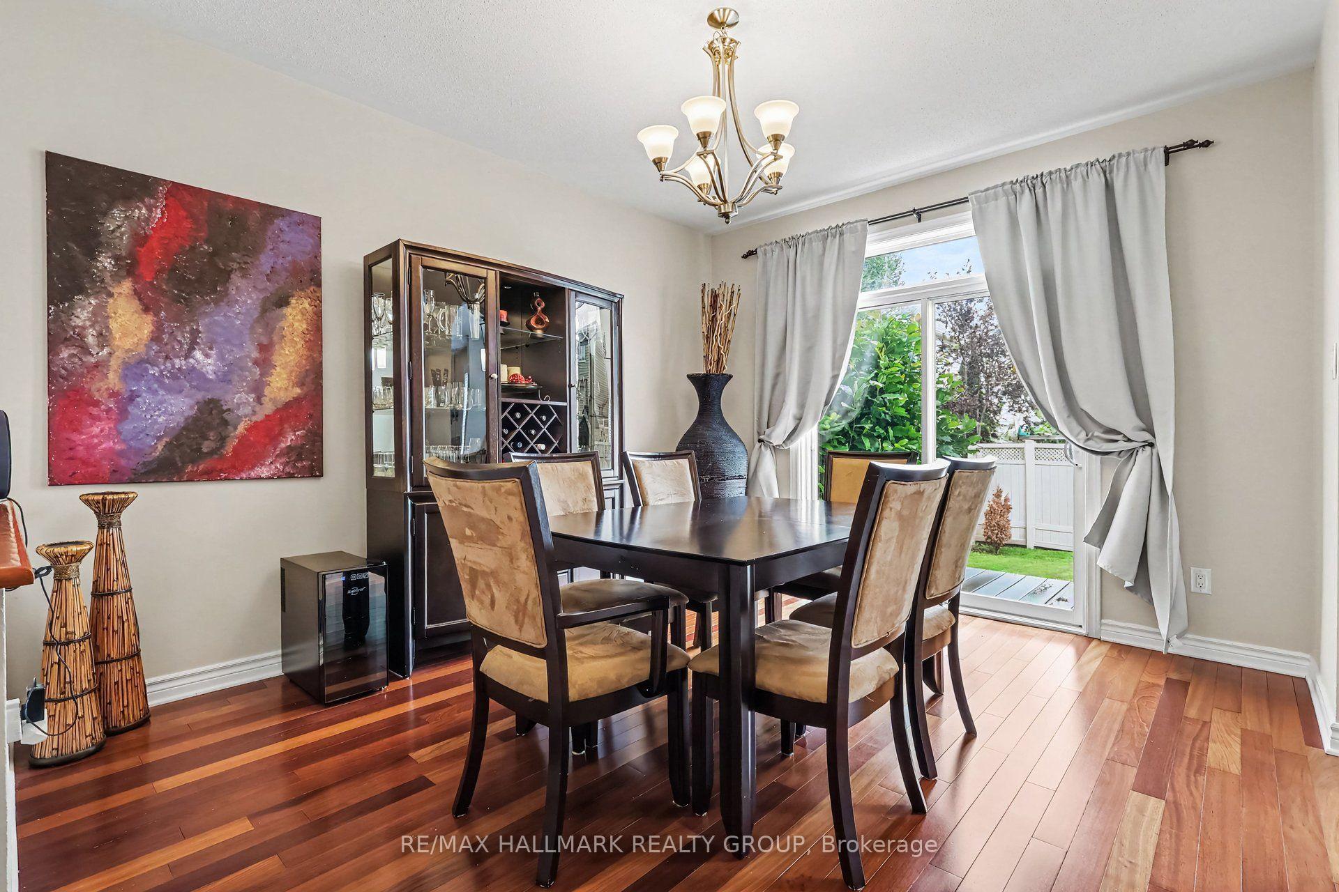 Photo 4 of 302 Grayburn Way, Ottawa, Barrhaven - Strandherd — HOMEH