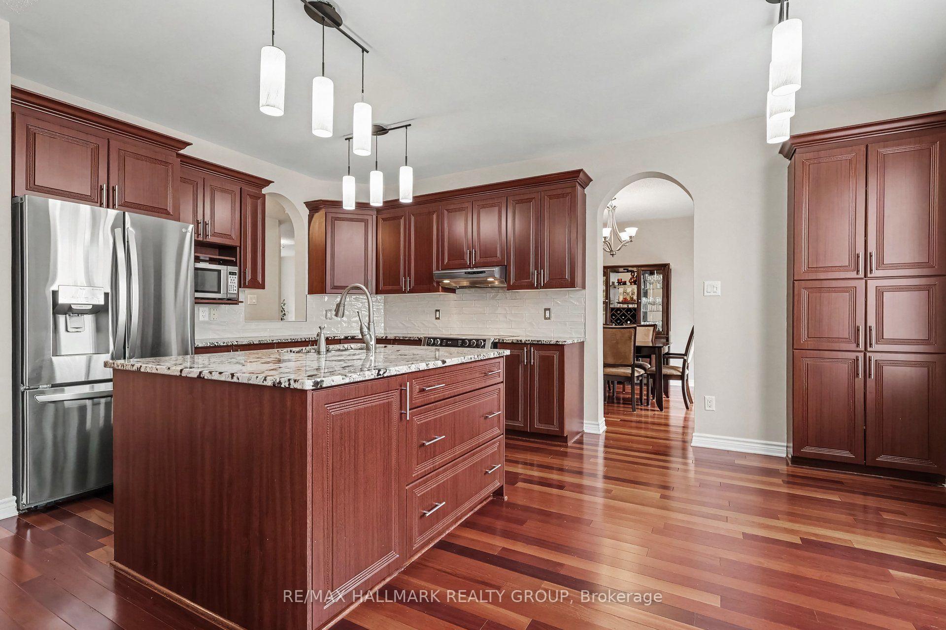 Photo 6 of 302 Grayburn Way, Ottawa, Barrhaven - Strandherd — HOMEH