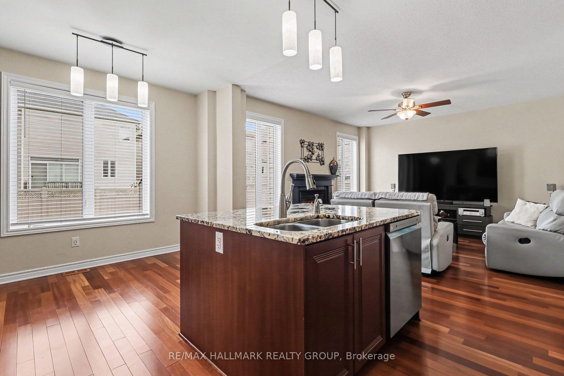 Photo 8 of 302 Grayburn Way, Ottawa, Barrhaven - Strandherd — HOMEH