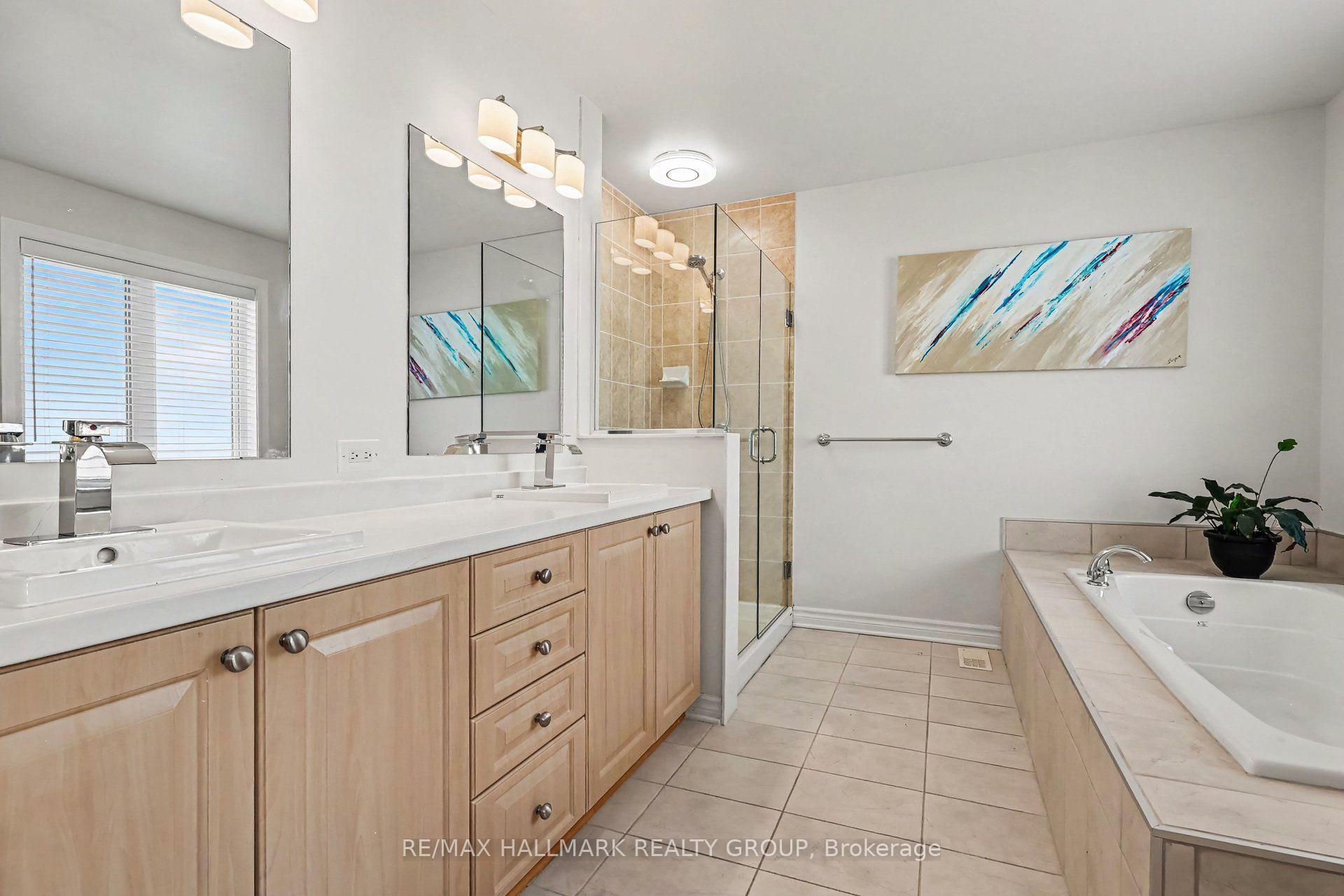 Photo 14 of 302 Grayburn Way, Ottawa, Barrhaven - Strandherd — HOMEH