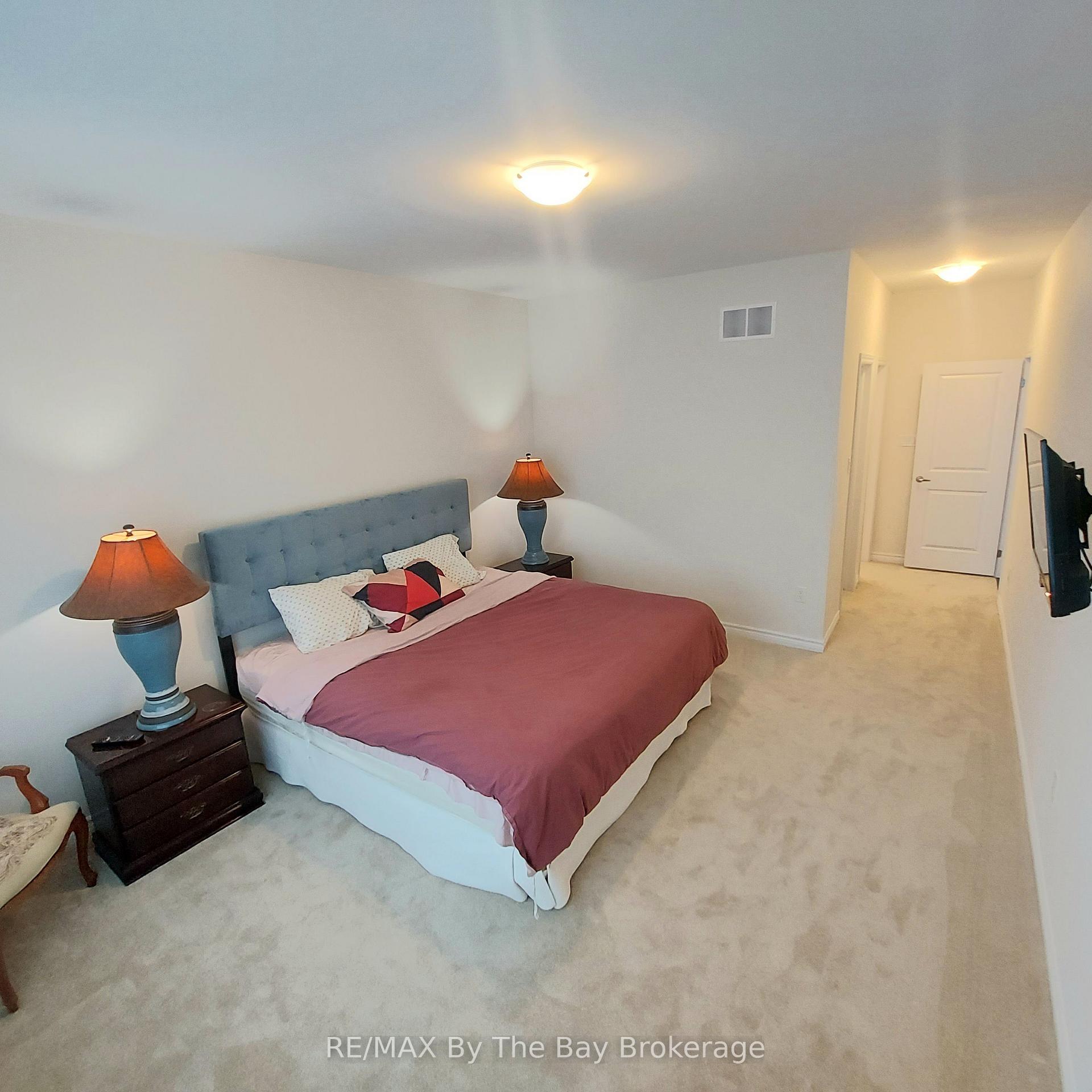 Photo 13 of Unit UPPER, 92 Berkely Street, Wasaga Beach — HOMEH