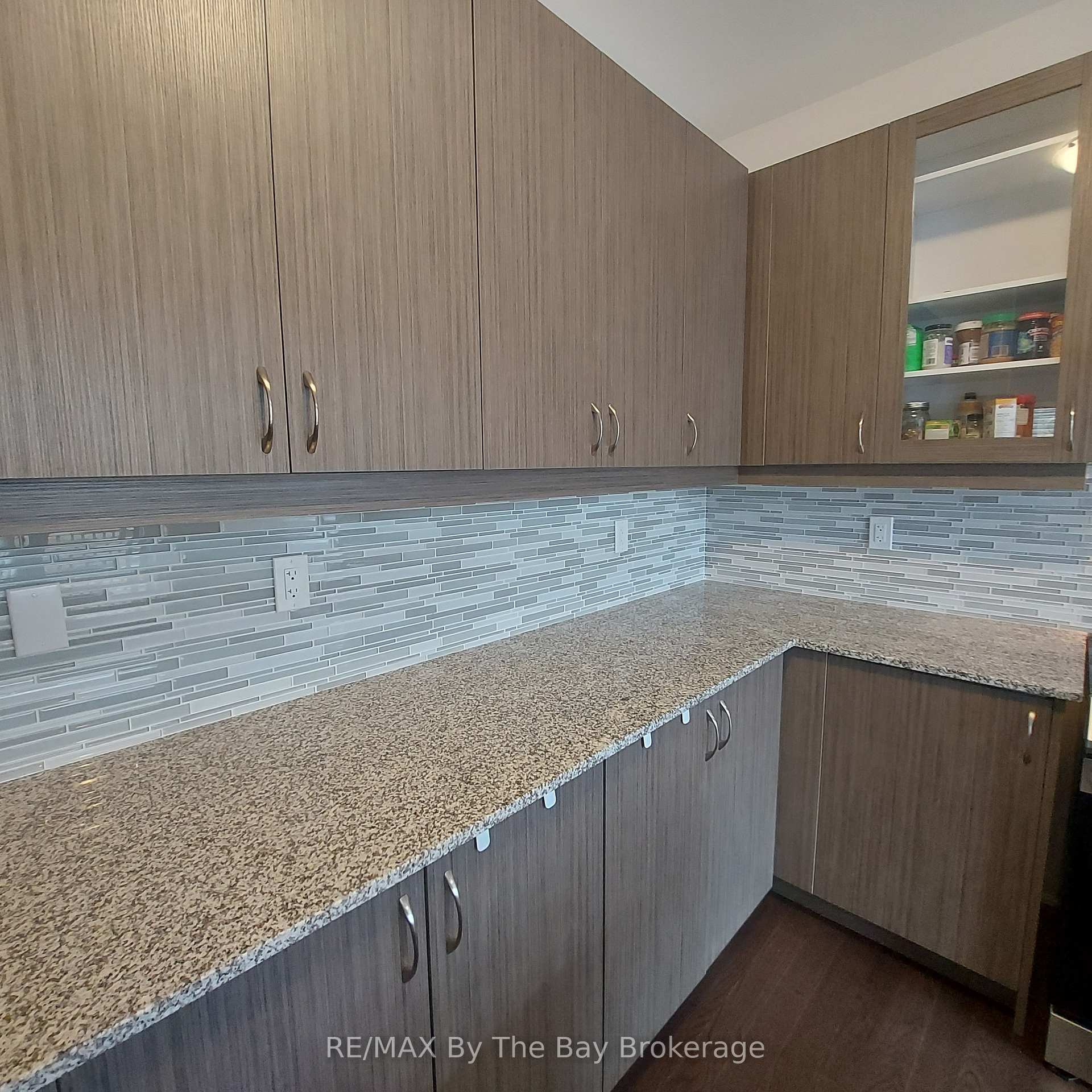 Photo 22 of Unit UPPER, 92 Berkely Street, Wasaga Beach — HOMEH
