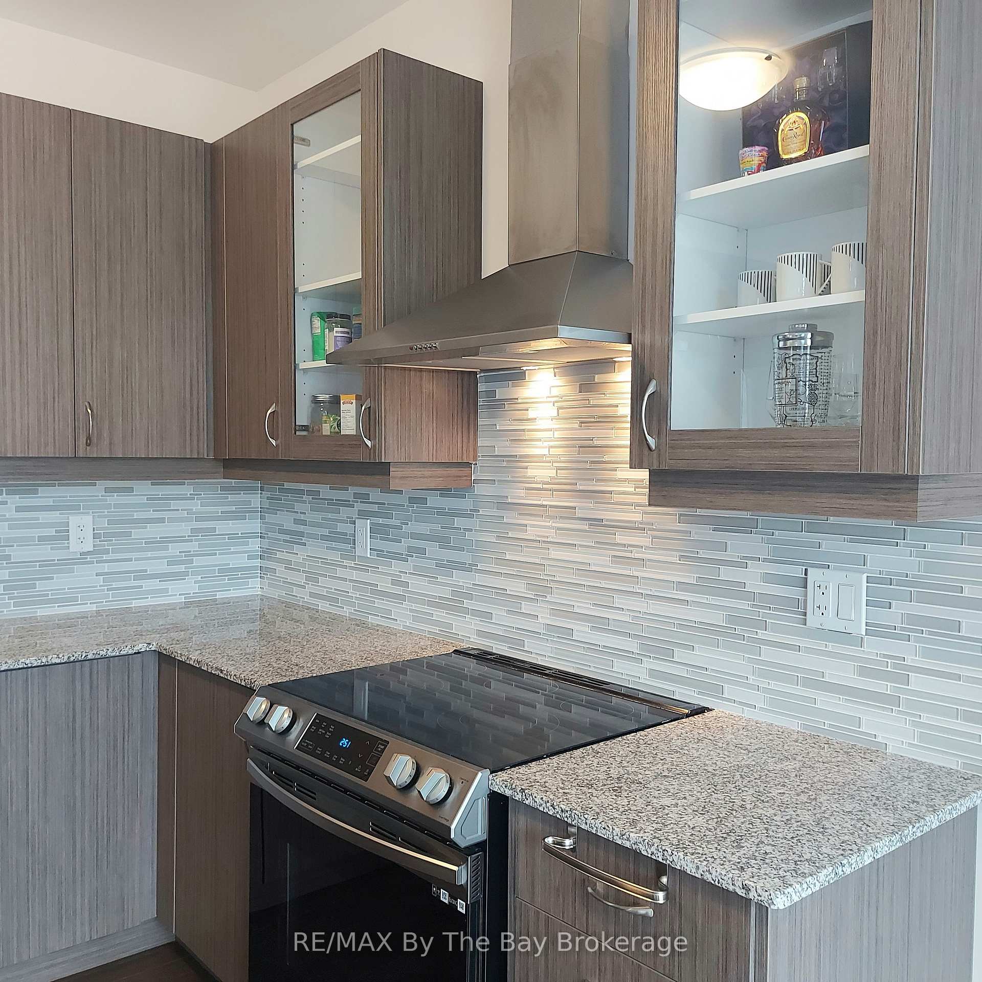 Photo 23 of Unit UPPER, 92 Berkely Street, Wasaga Beach — HOMEH