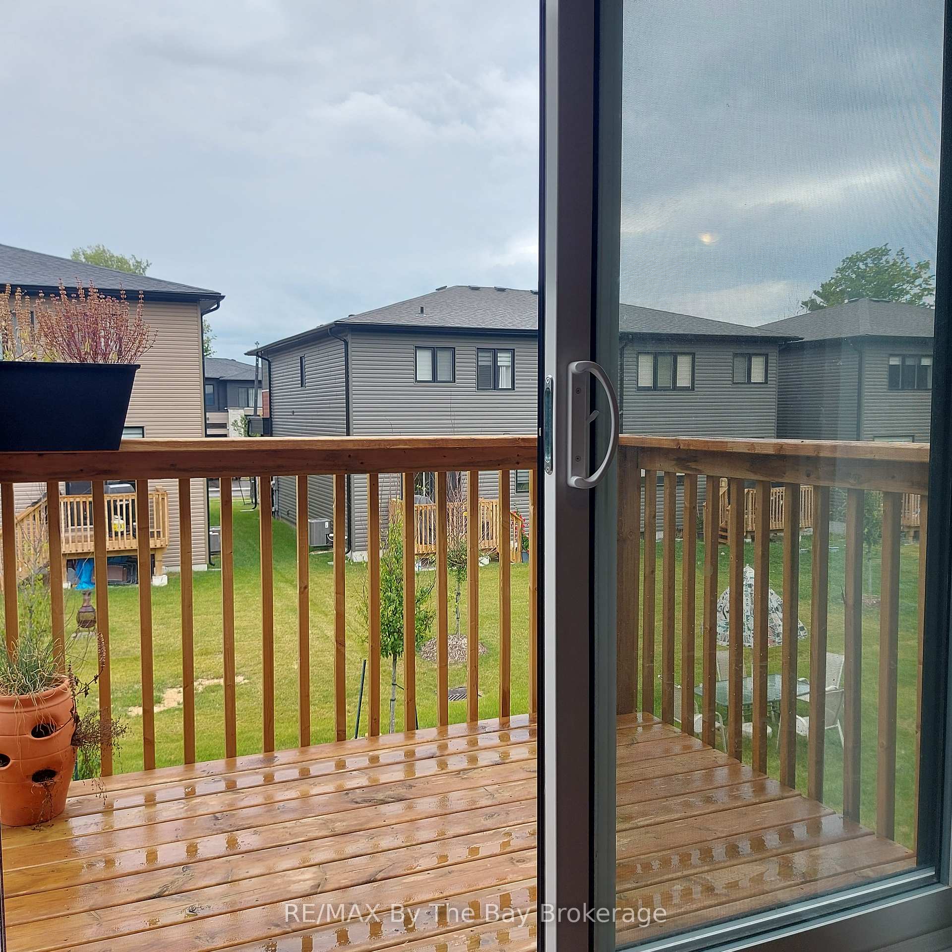 Photo 27 of Unit UPPER, 92 Berkely Street, Wasaga Beach — HOMEH