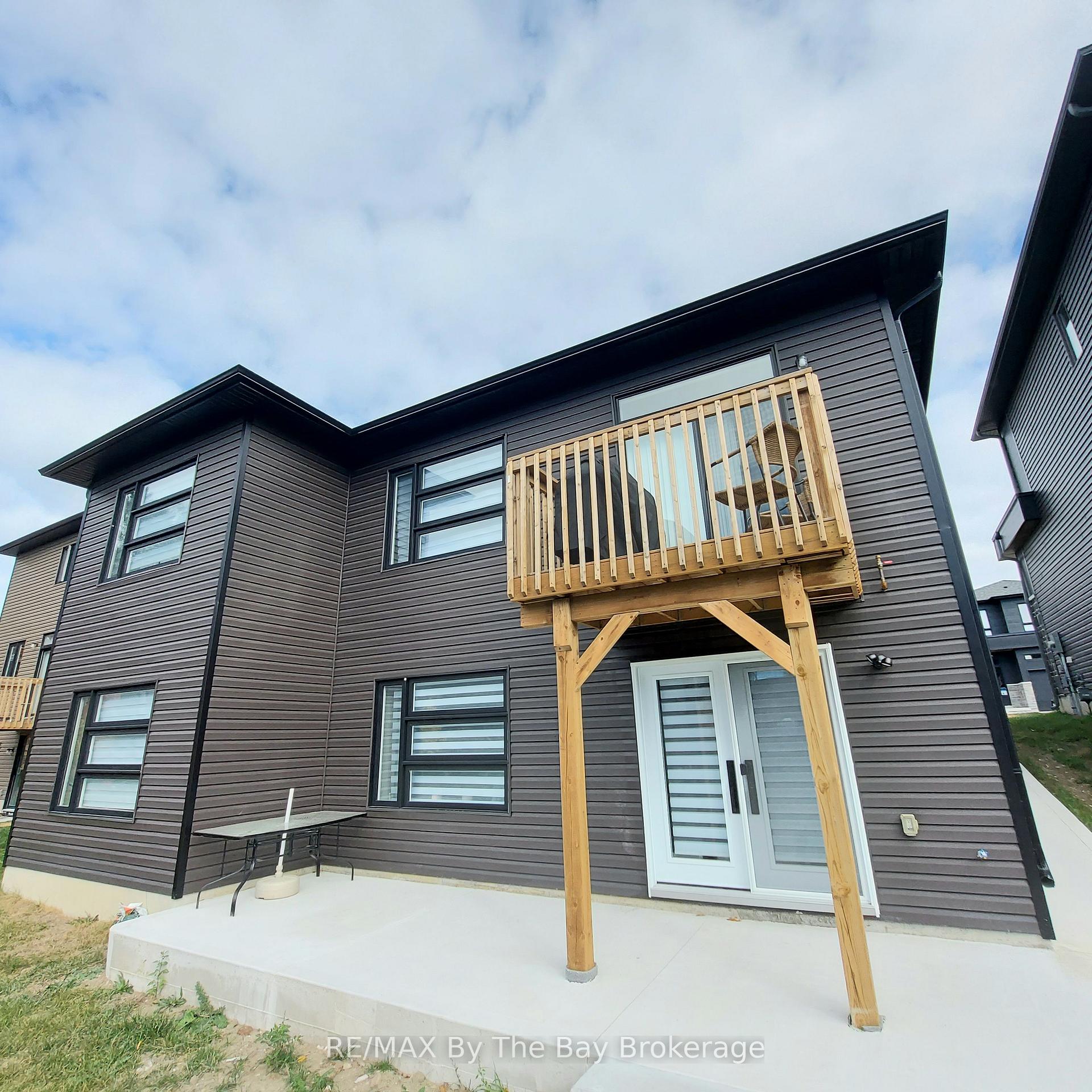 Photo 32 of Unit UPPER, 92 Berkely Street, Wasaga Beach — HOMEH