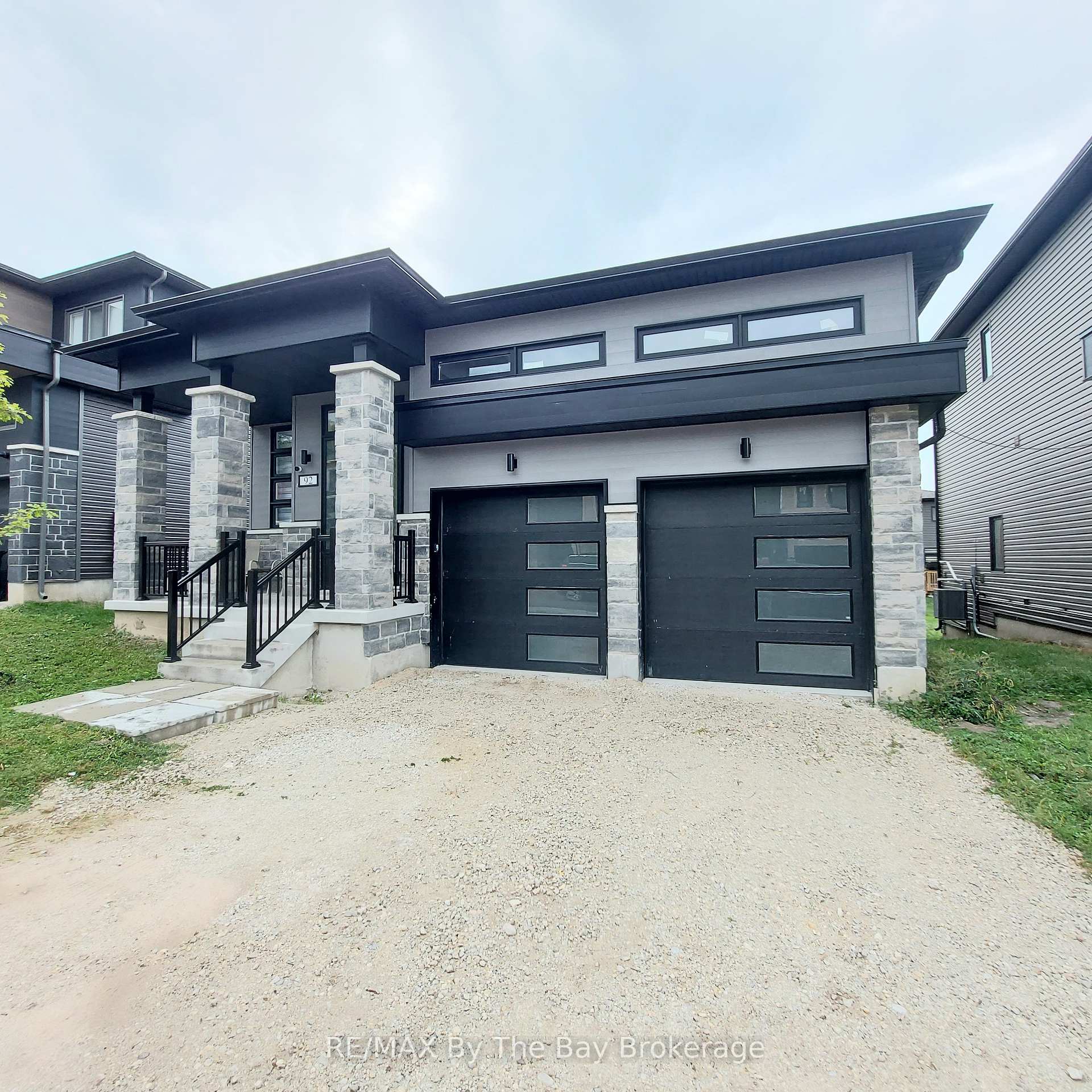 Photo 37 of Unit UPPER, 92 Berkely Street, Wasaga Beach — HOMEH