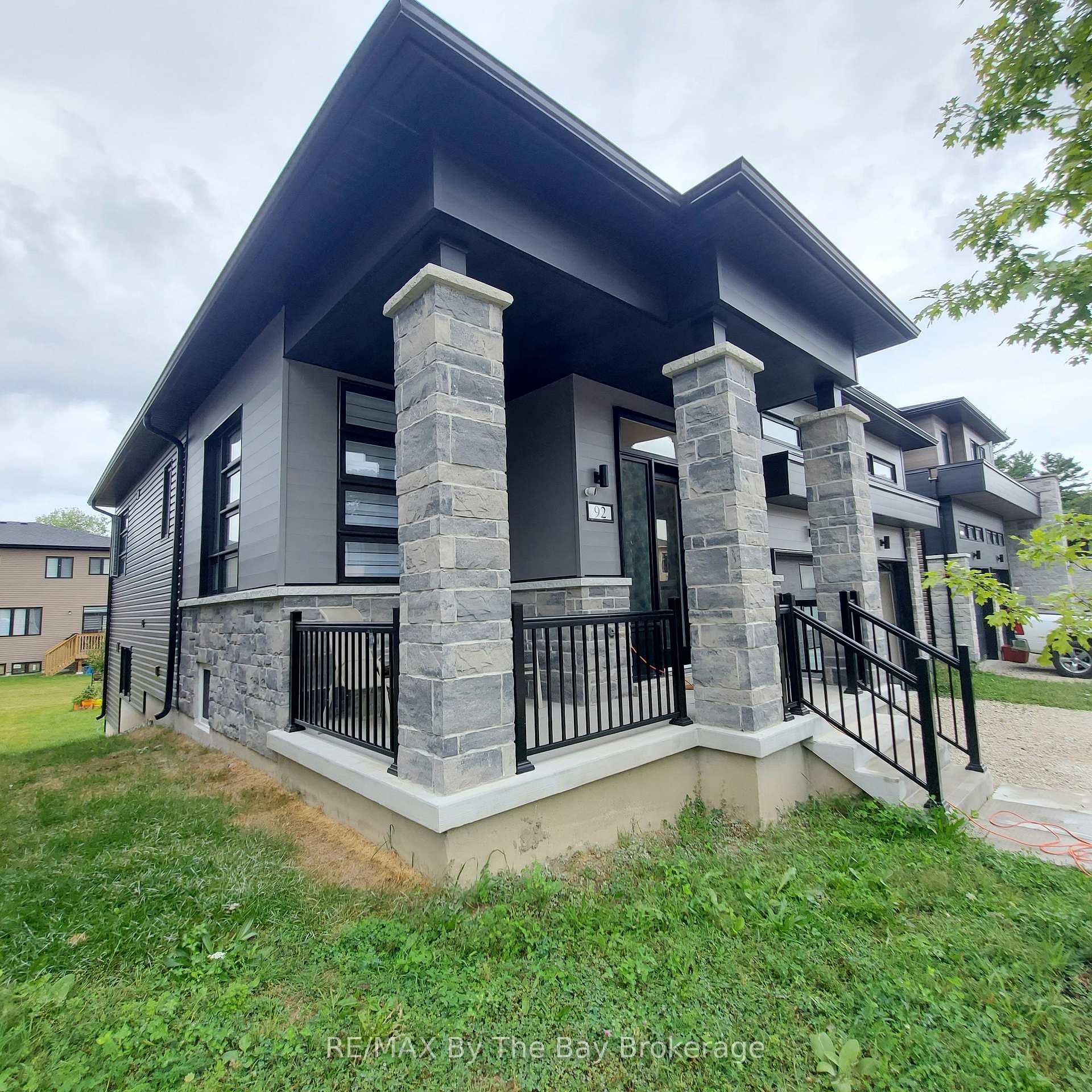 Photo 38 of Unit UPPER, 92 Berkely Street, Wasaga Beach — HOMEH