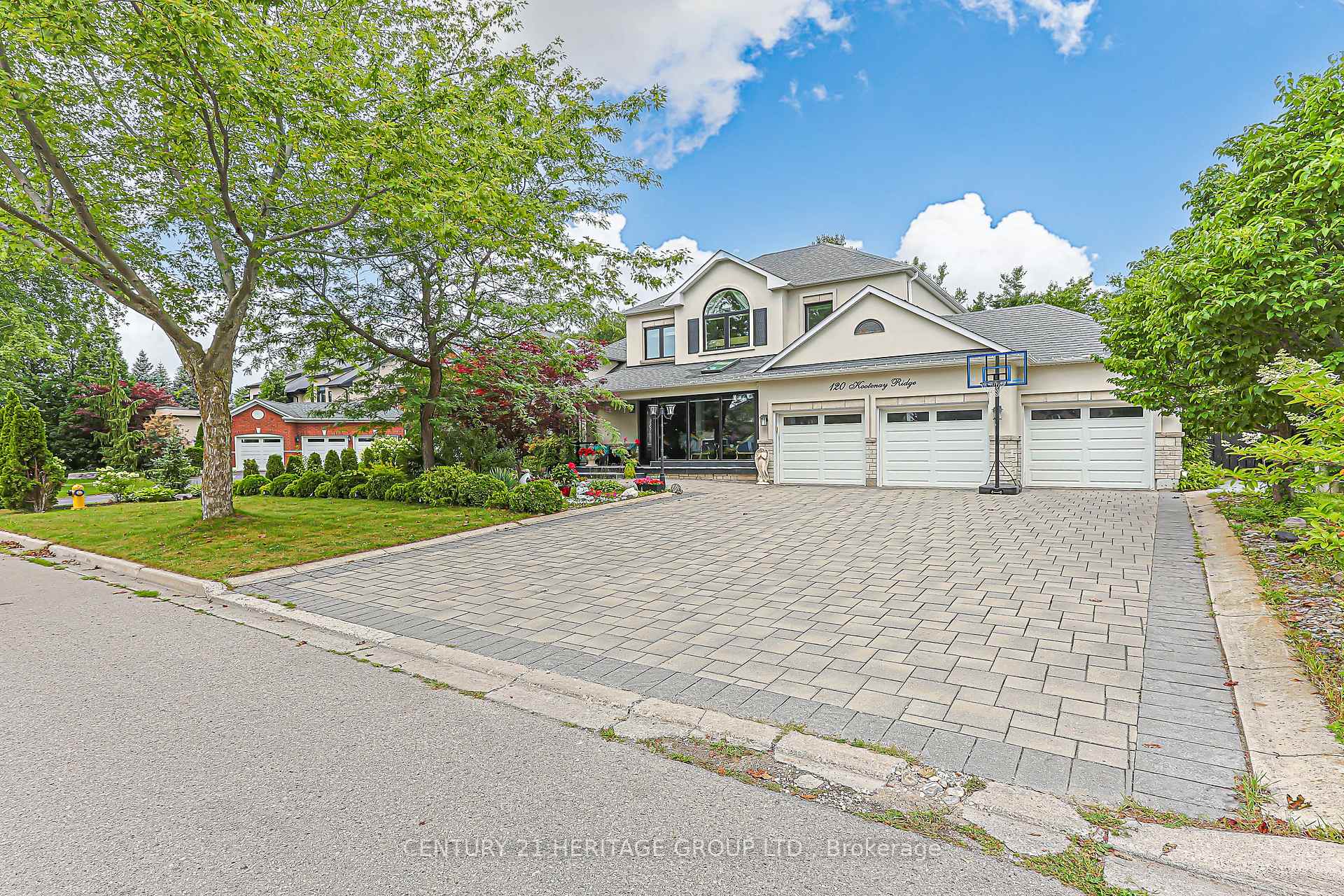Photo 3 of 120 Kootenay Ridge, Vaughan, Rural Vaughan — HOMEH