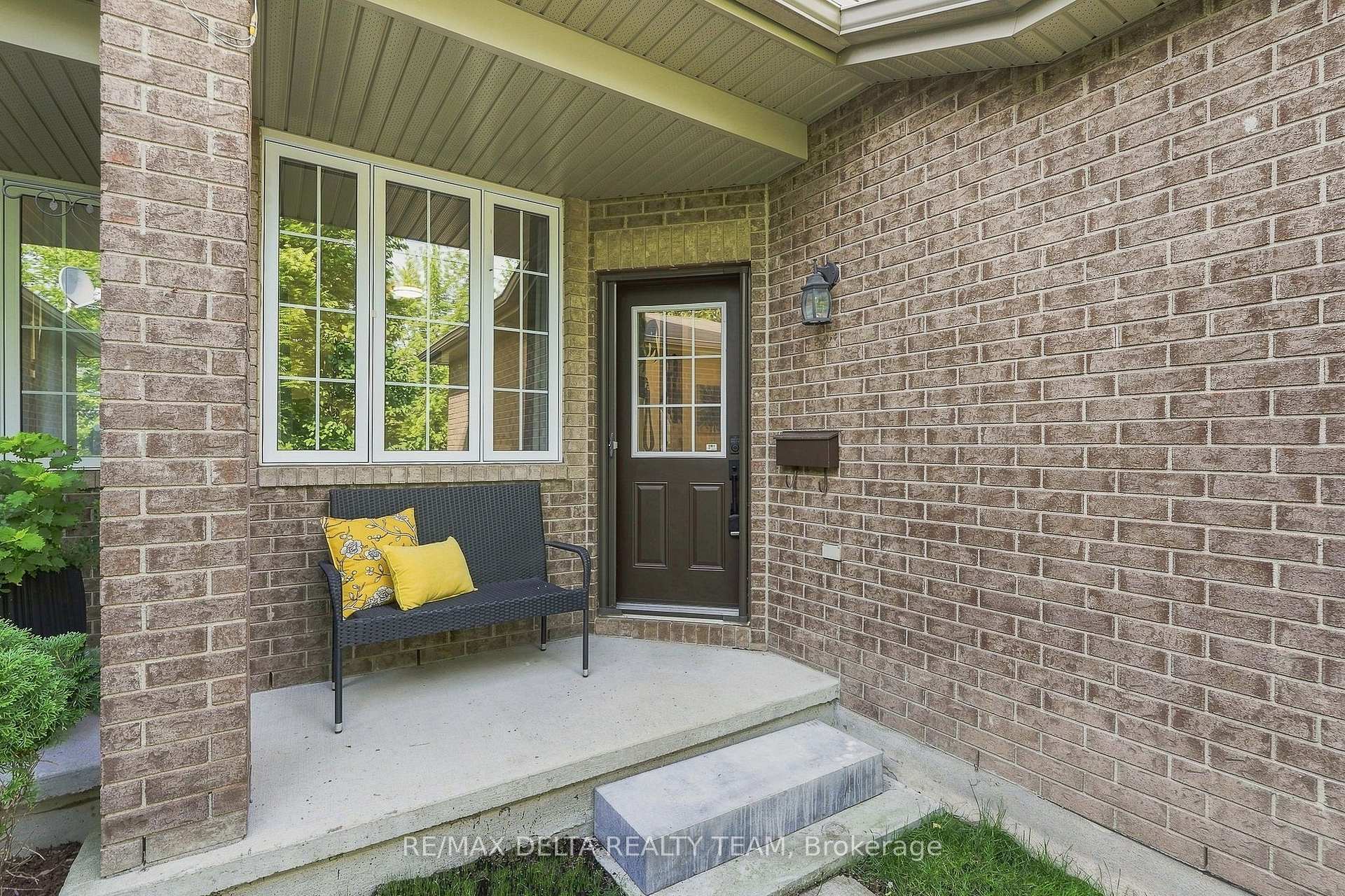 Photo 2 of 1495 Demeter Street, Ottawa, Fallingbrook/Gardenway South — HOMEH
