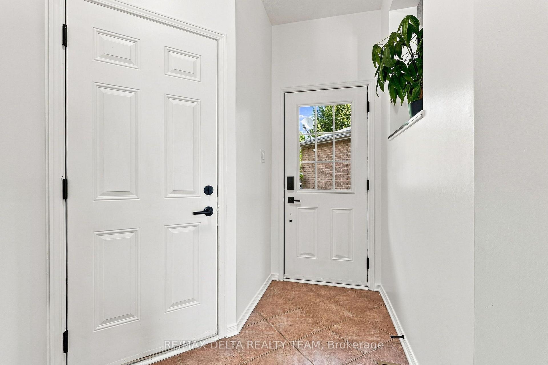 Photo 3 of 1495 Demeter Street, Ottawa, Fallingbrook/Gardenway South — HOMEH