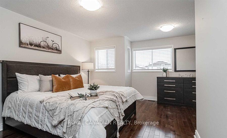 Photo 10 of 87 John Walter Crescent, Clarington, Courtice — HOMEH