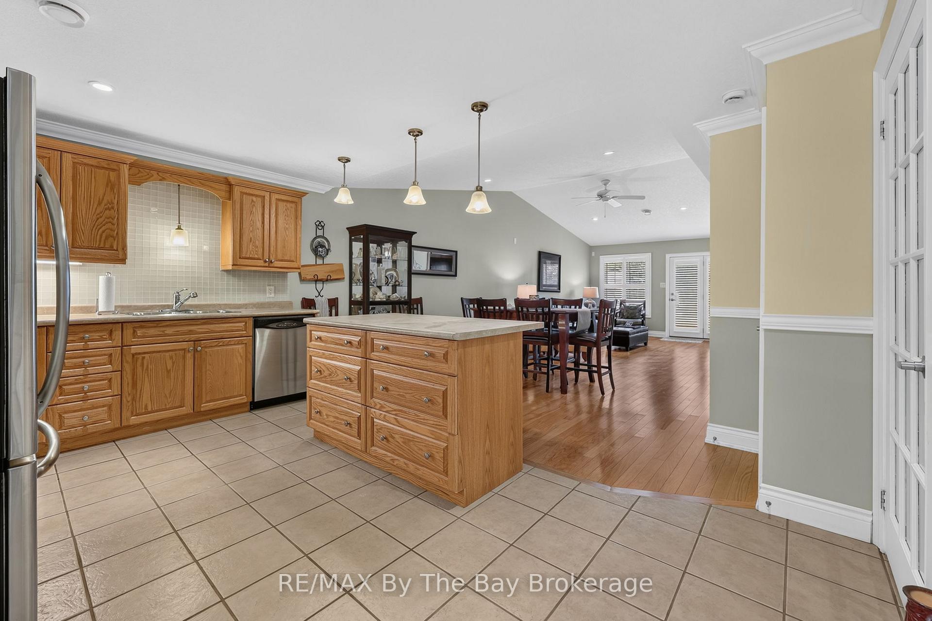 Photo 6 of 105 Meadow Lane, Wasaga Beach — HOMEH
