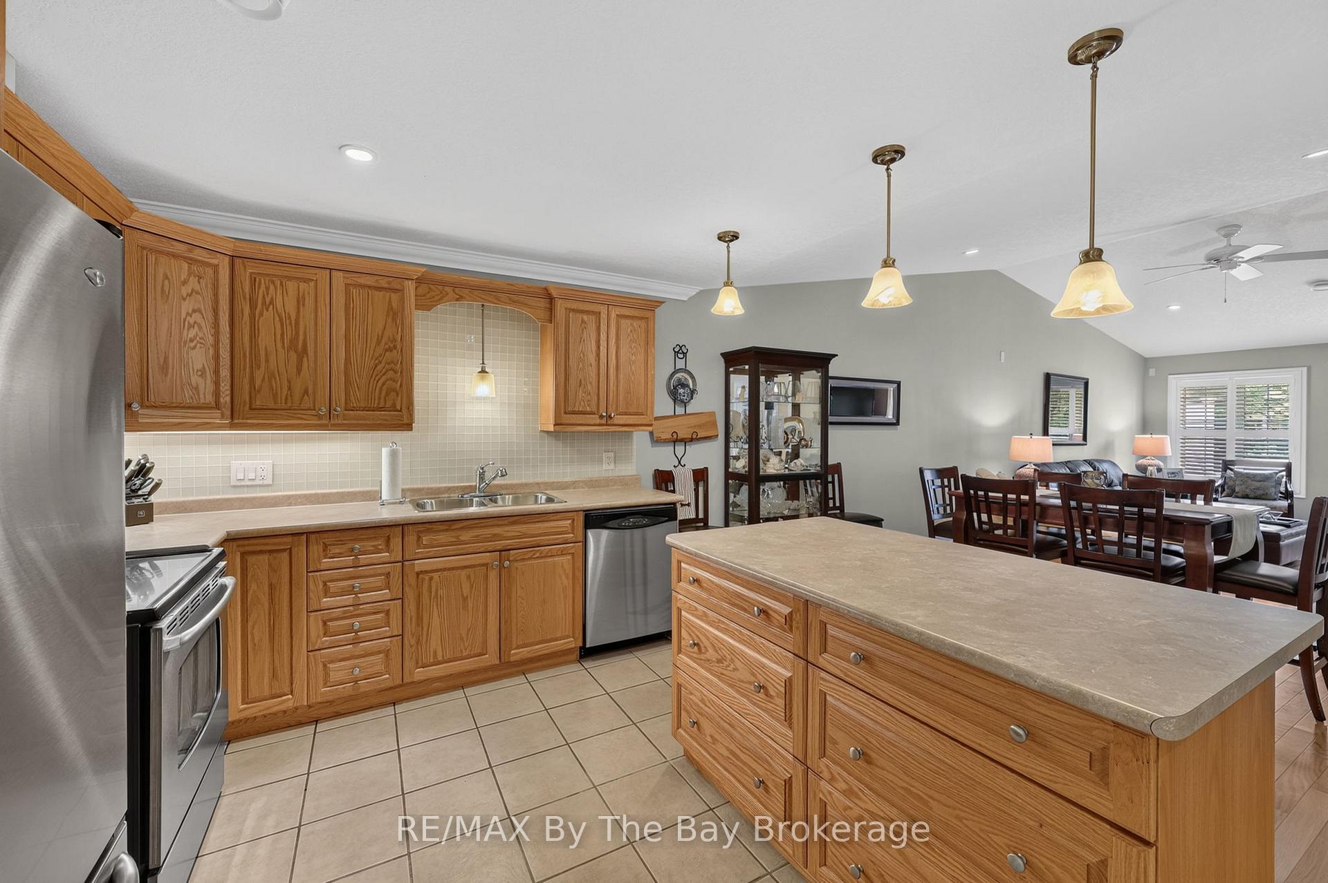 Photo 9 of 105 Meadow Lane, Wasaga Beach — HOMEH