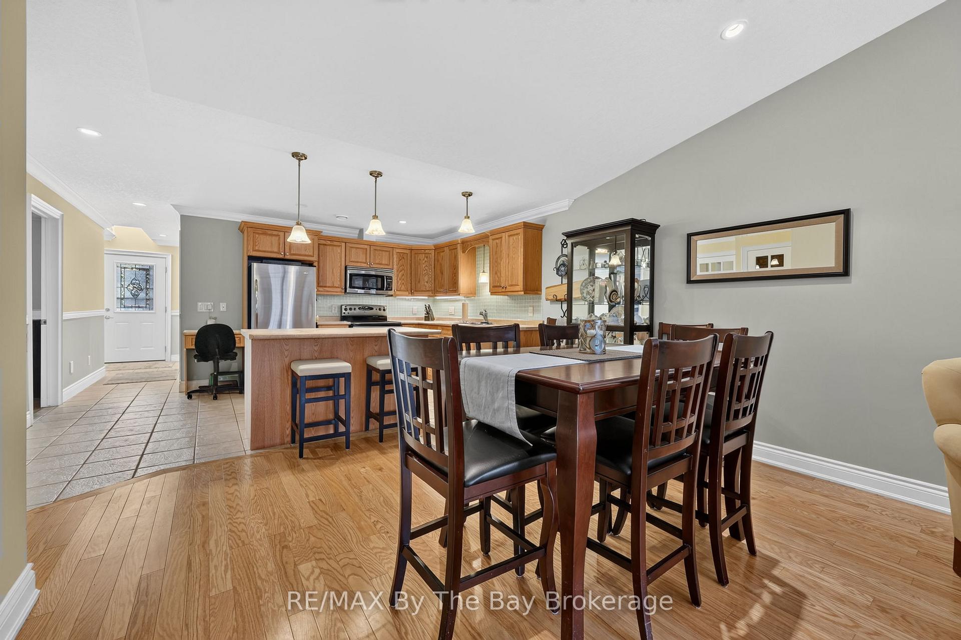 Photo 10 of 105 Meadow Lane, Wasaga Beach — HOMEH