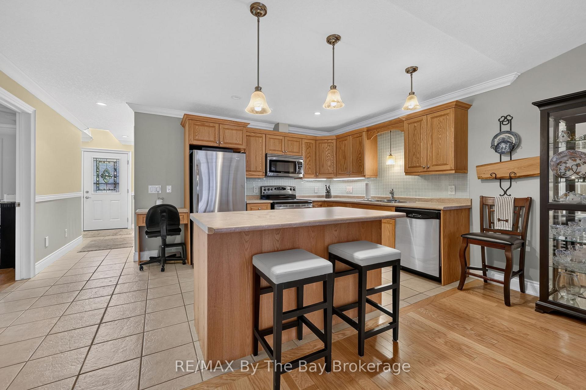 Photo 11 of 105 Meadow Lane, Wasaga Beach — HOMEH