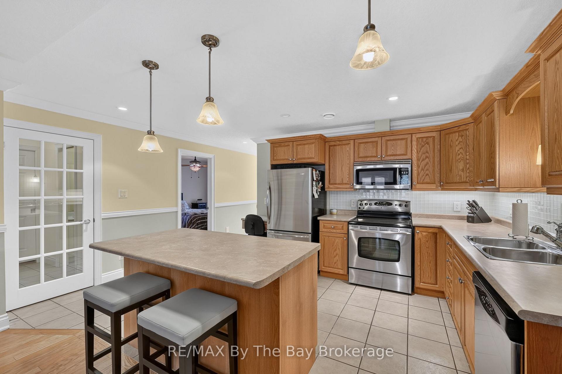 Photo 13 of 105 Meadow Lane, Wasaga Beach — HOMEH