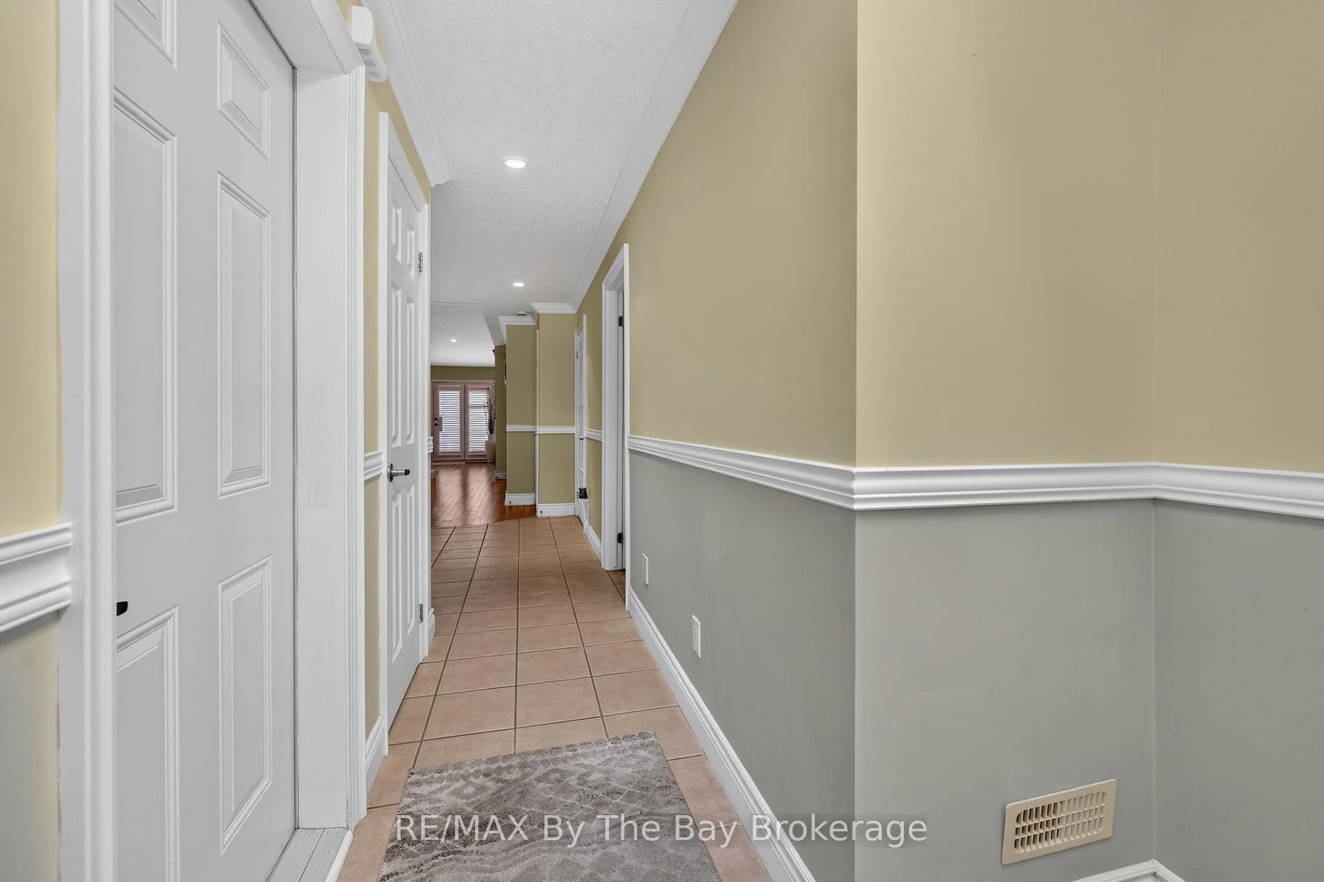 Photo 8 of 105 Meadow Lane, Wasaga Beach — HOMEH