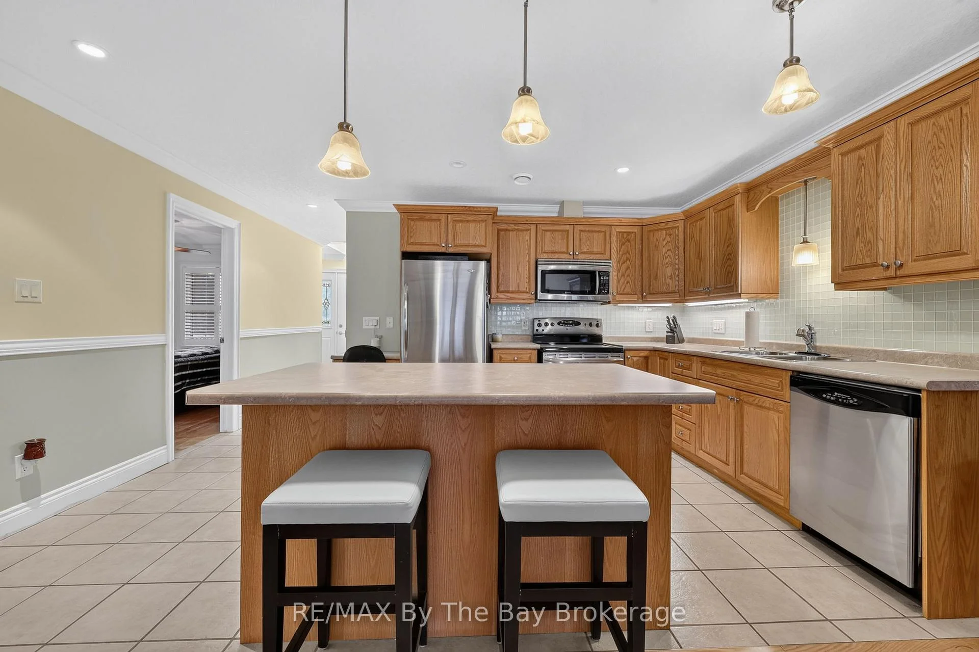 Photo 12 of 105 Meadow Lane, Wasaga Beach — HOMEH