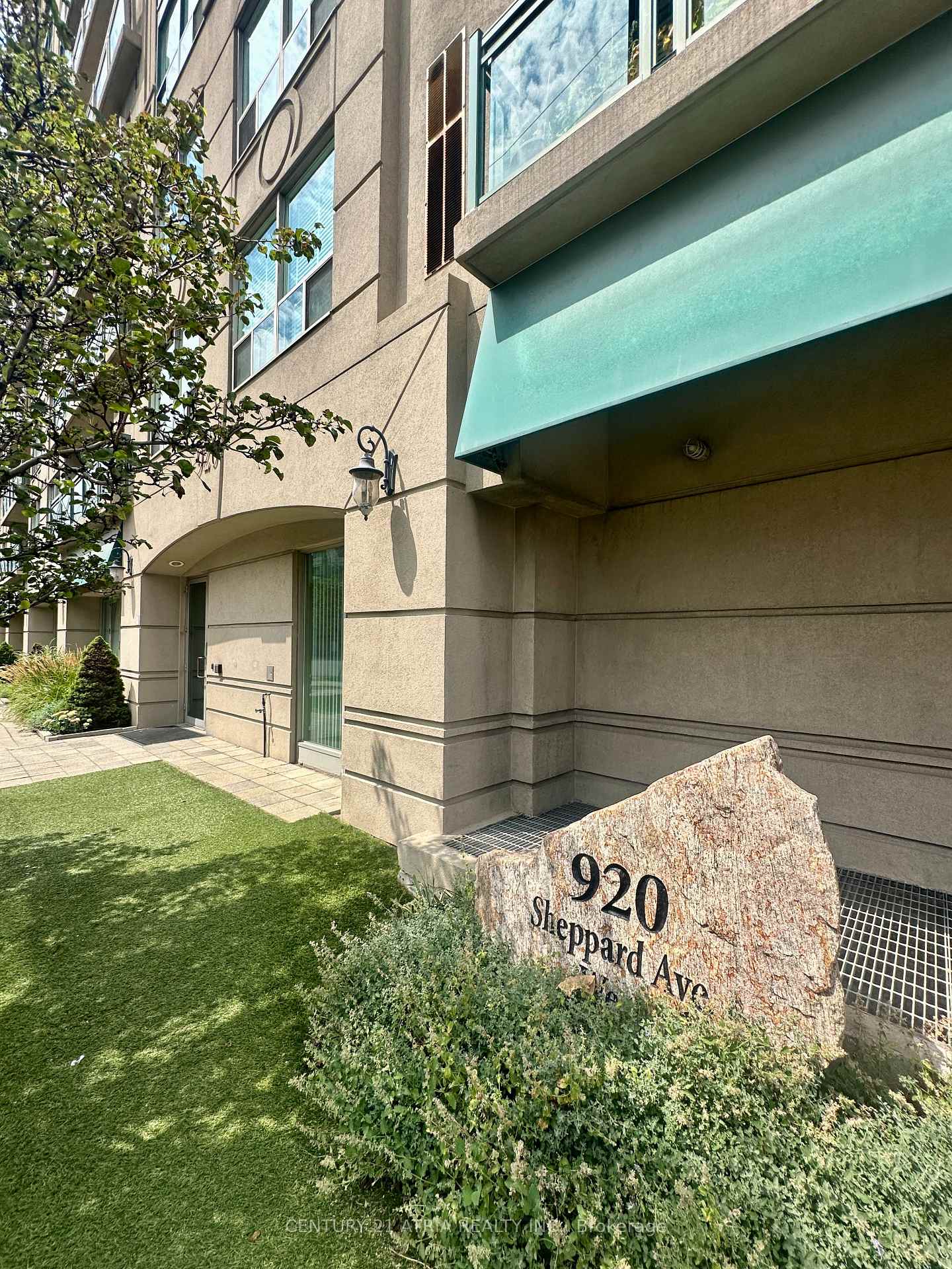 Front of Unit 302, 920 Sheppard Avenue W