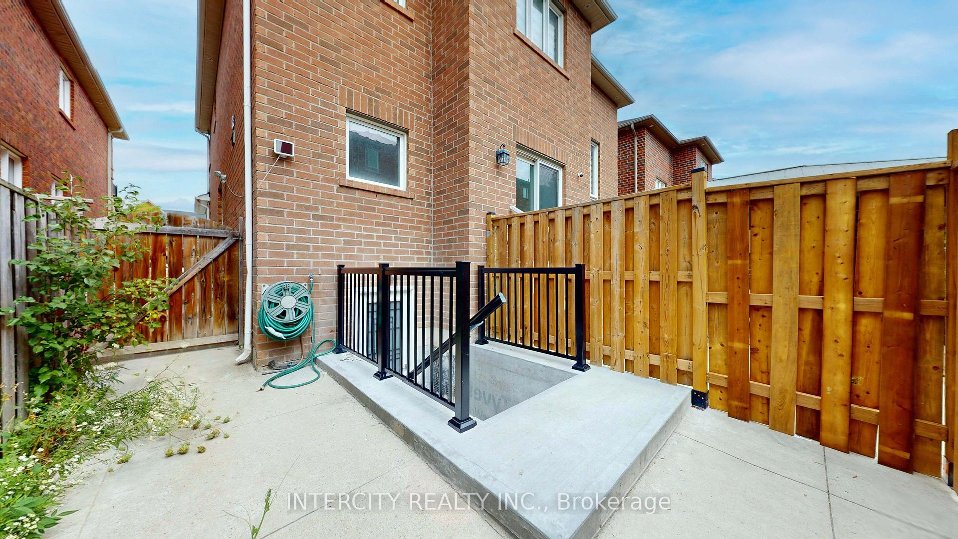 Photo 17 of Unit Lower, 392 Derrydale Drive, Mississauga, Meadowvale Village — HOMEH