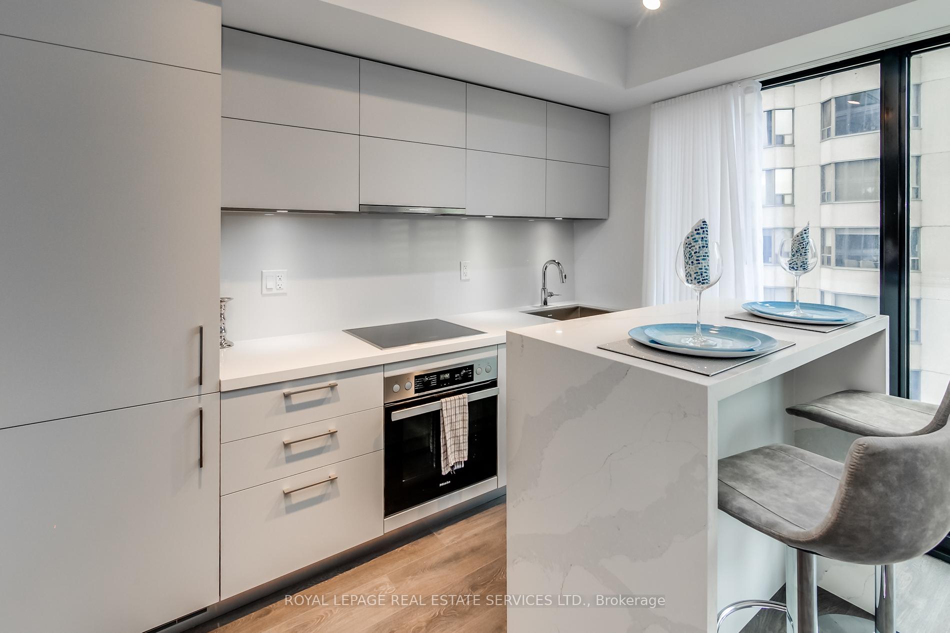 Photo 3 of Unit 1907, 188 Cumberland Street, Toronto, The Annex — HOMEH