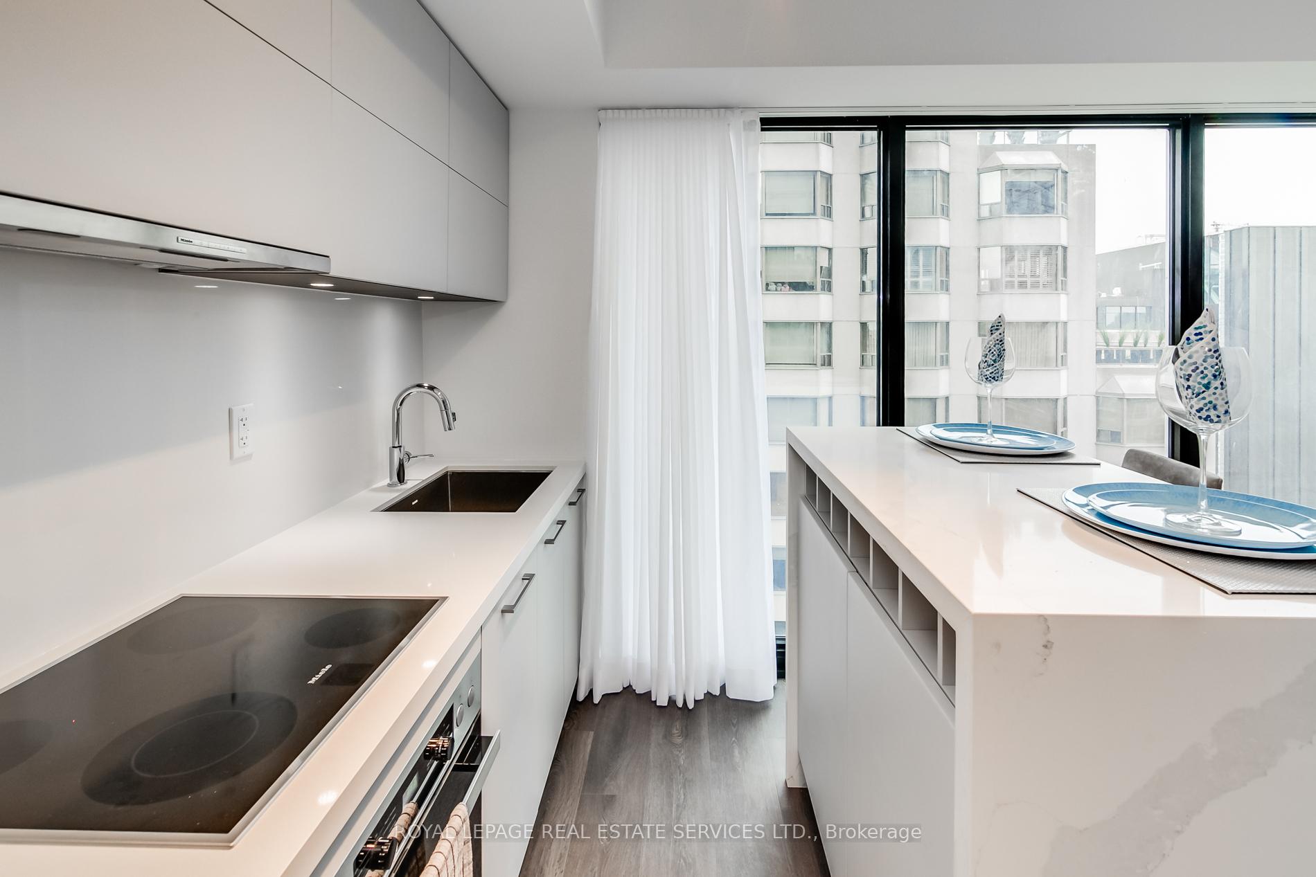 Photo 4 of Unit 1907, 188 Cumberland Street, Toronto, The Annex — HOMEH