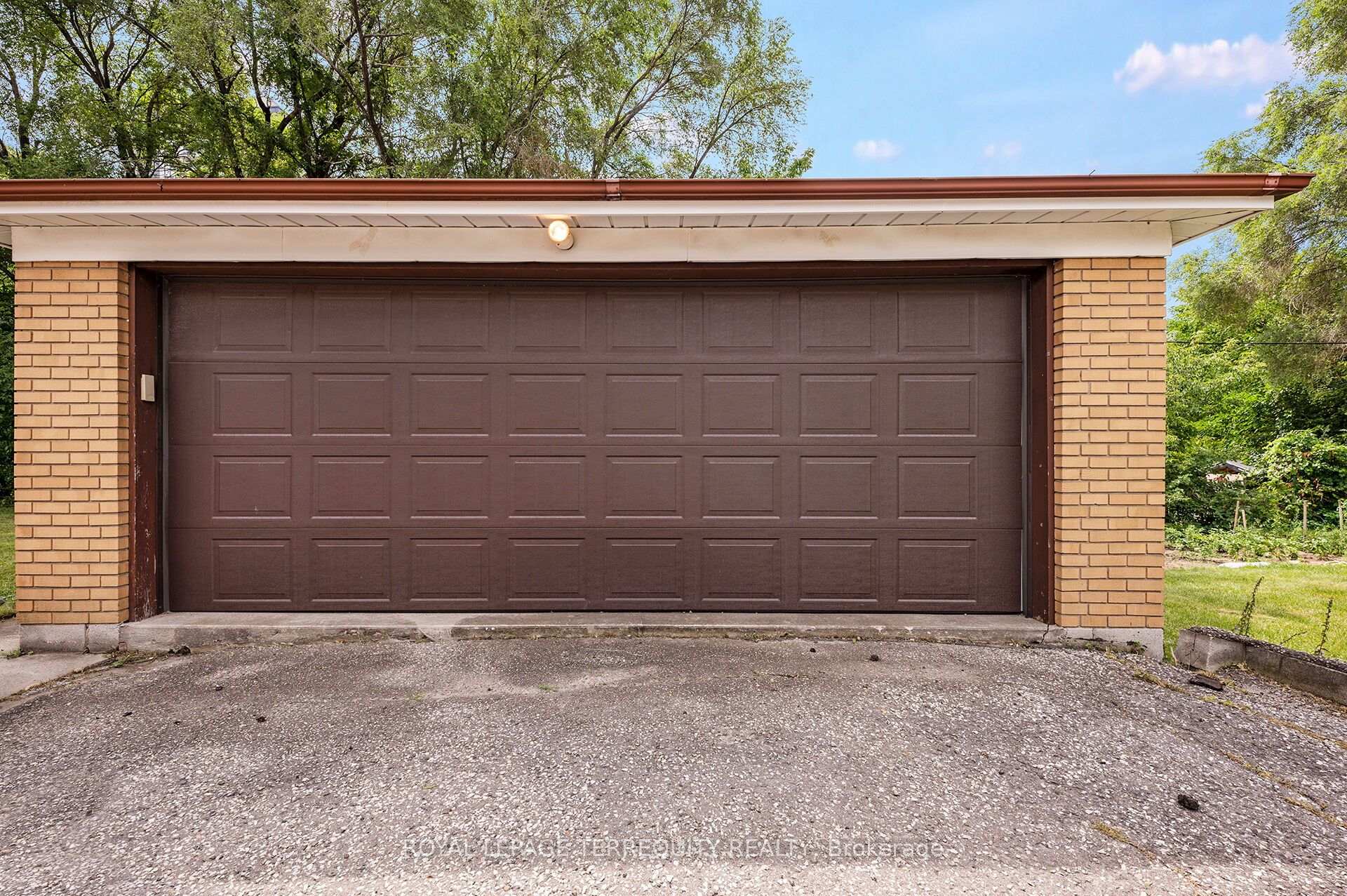 Photo 31 of 19 Battersea Crescent, North York, Maple Leaf — HOMEH