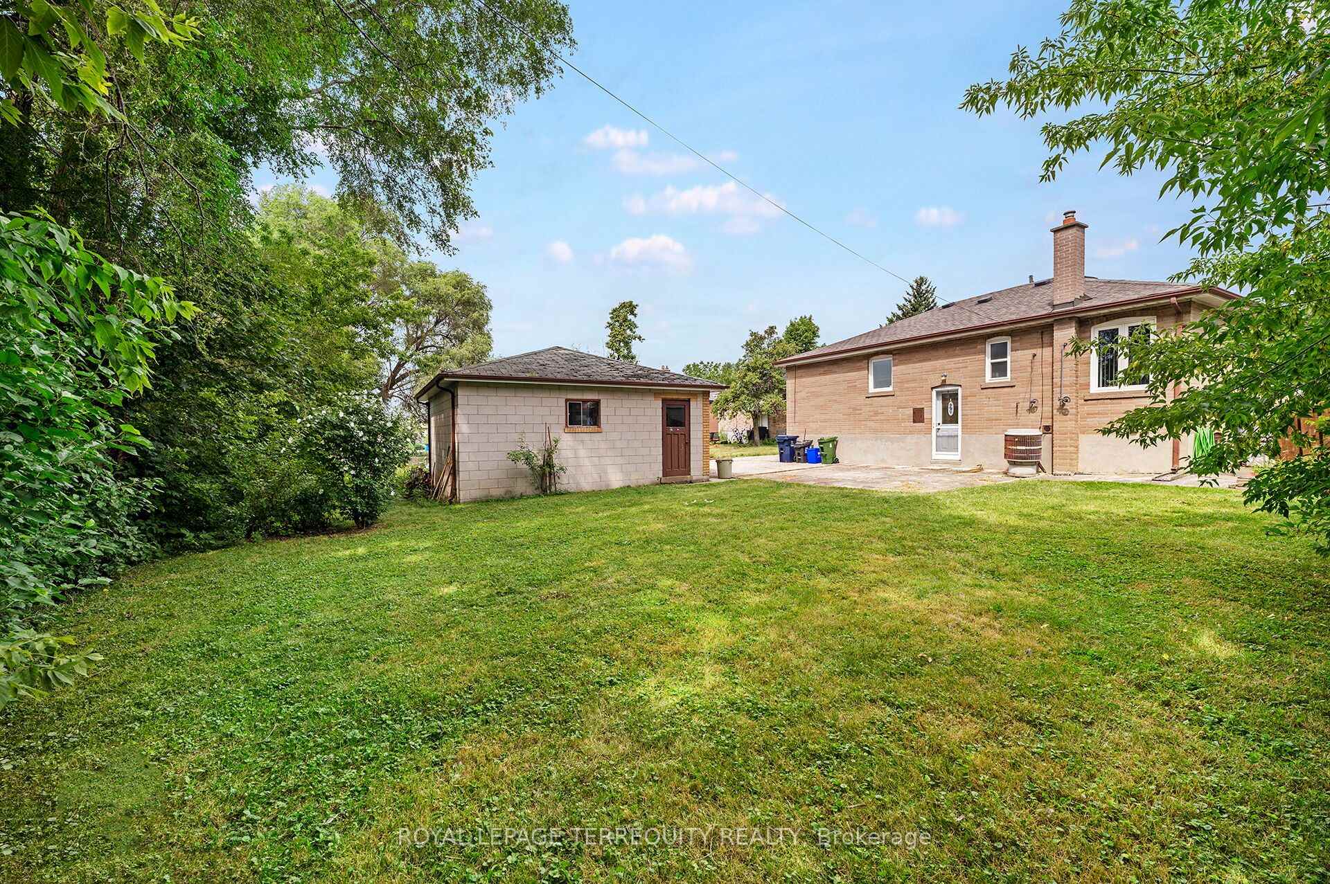 Photo 32 of 19 Battersea Crescent, North York, Maple Leaf — HOMEH