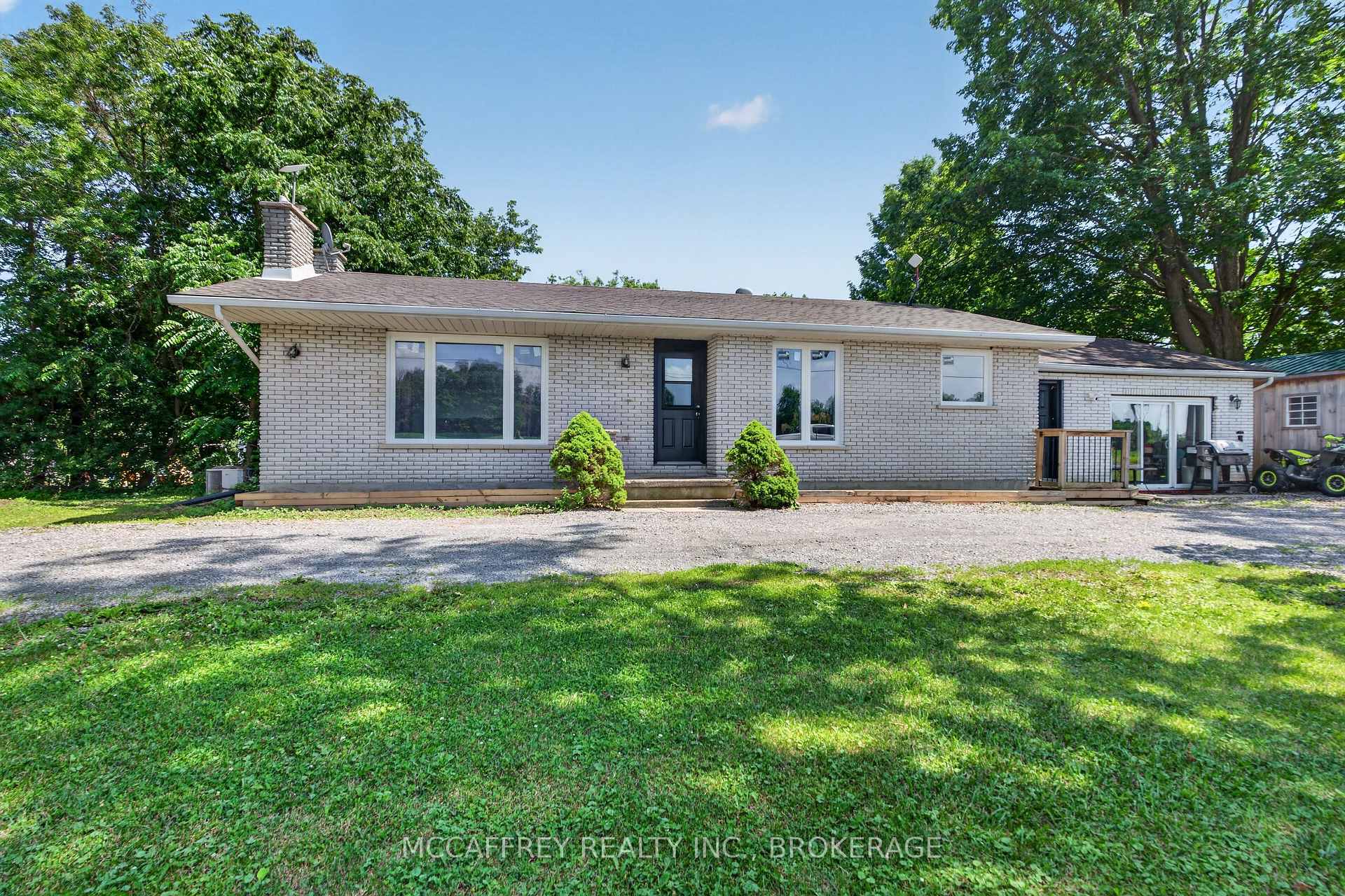 Photo 3 of 1692 Sharpe Road, Loyalist, Lennox and Addington - South — HOMEH