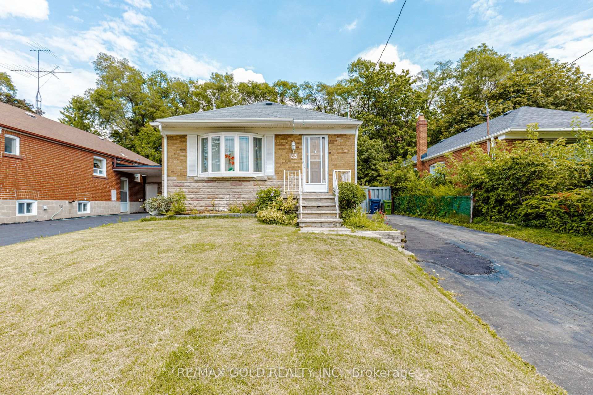 Photo 4 of 23 Rensburg Drive, Scarborough, Ionview — HOMEH