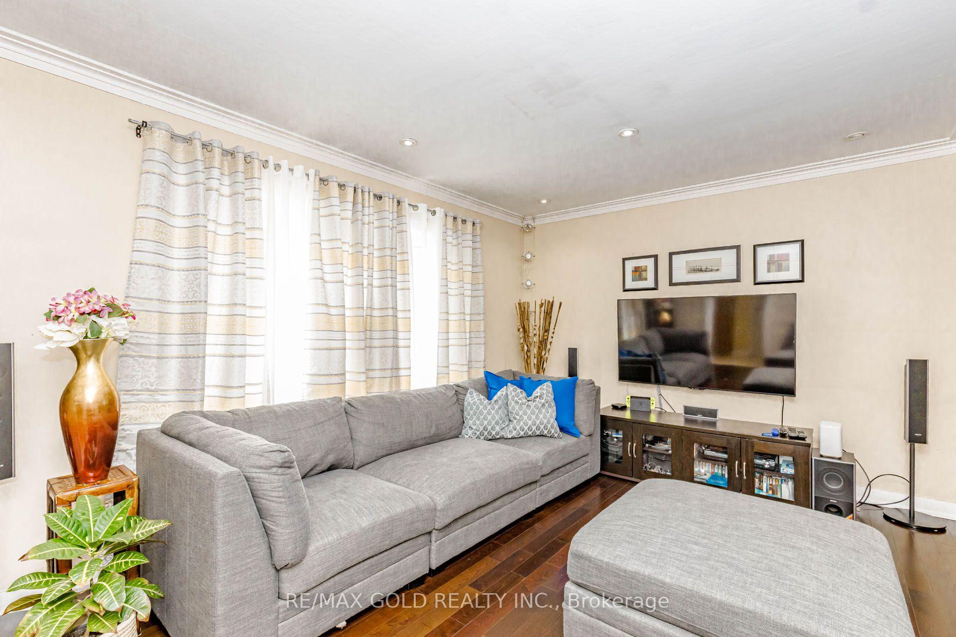 Photo 9 of 23 Rensburg Drive, Scarborough, Ionview — HOMEH
