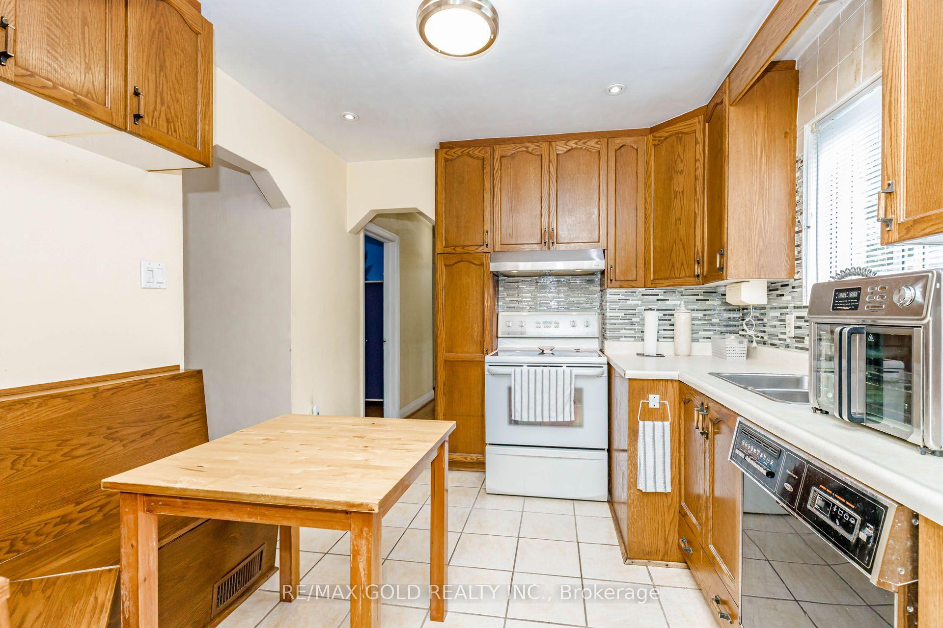 Photo 15 of 23 Rensburg Drive, Scarborough, Ionview — HOMEH