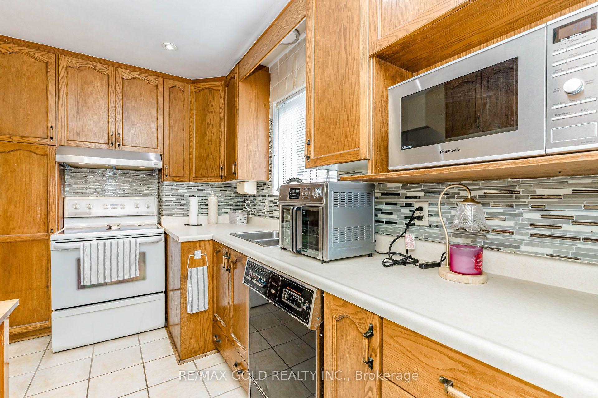 Photo 16 of 23 Rensburg Drive, Scarborough, Ionview — HOMEH