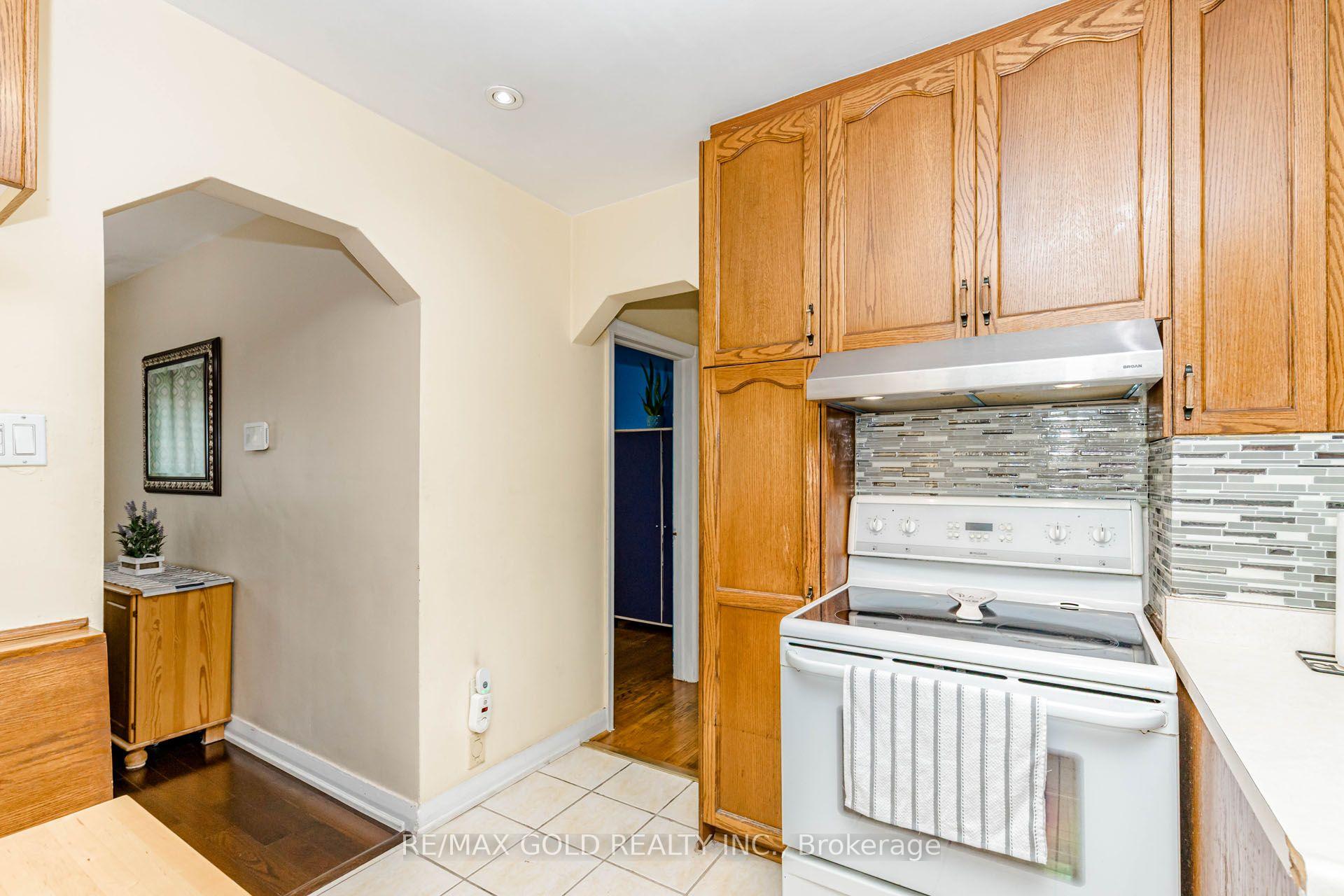 Photo 17 of 23 Rensburg Drive, Scarborough, Ionview — HOMEH