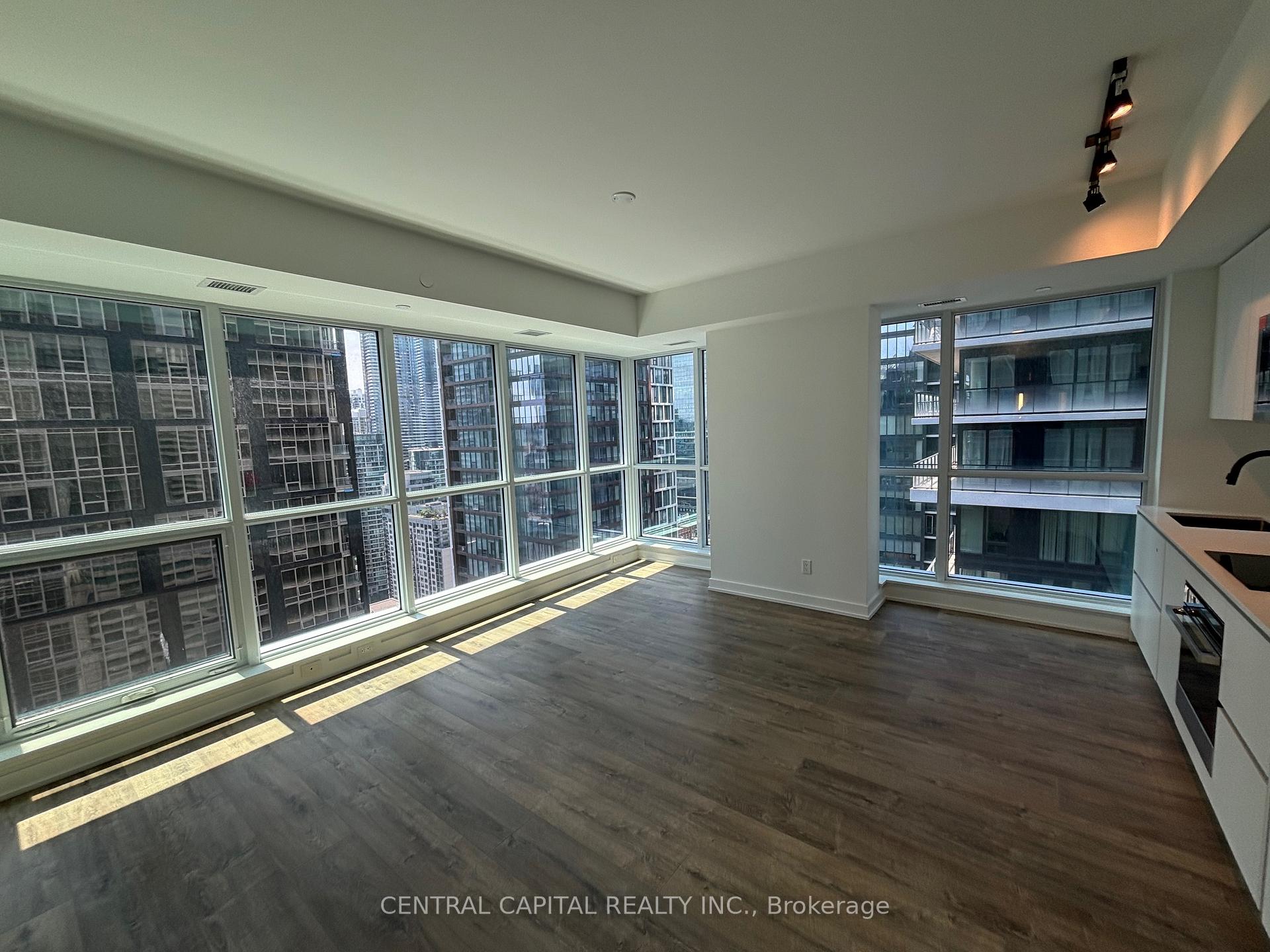 Photo 3 of Unit 3003, 327 King Street W, Toronto, Waterfront Communities — HOMEH