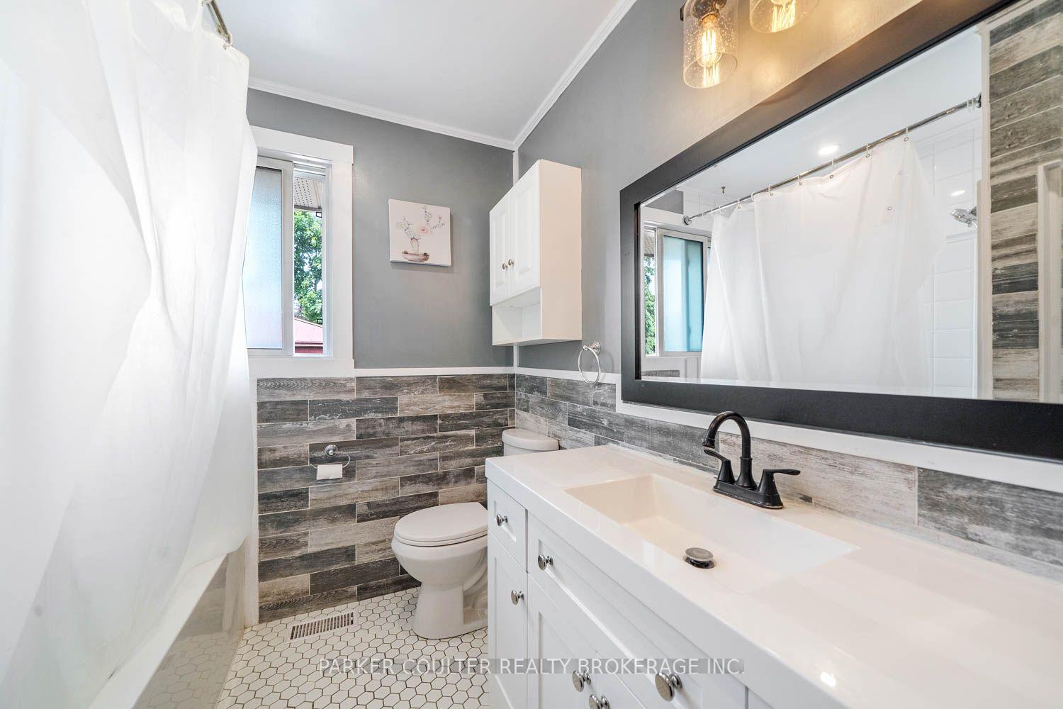 Photo 15 of 17 Harding Avenue, Barrie, Cundles East — HOMEH
